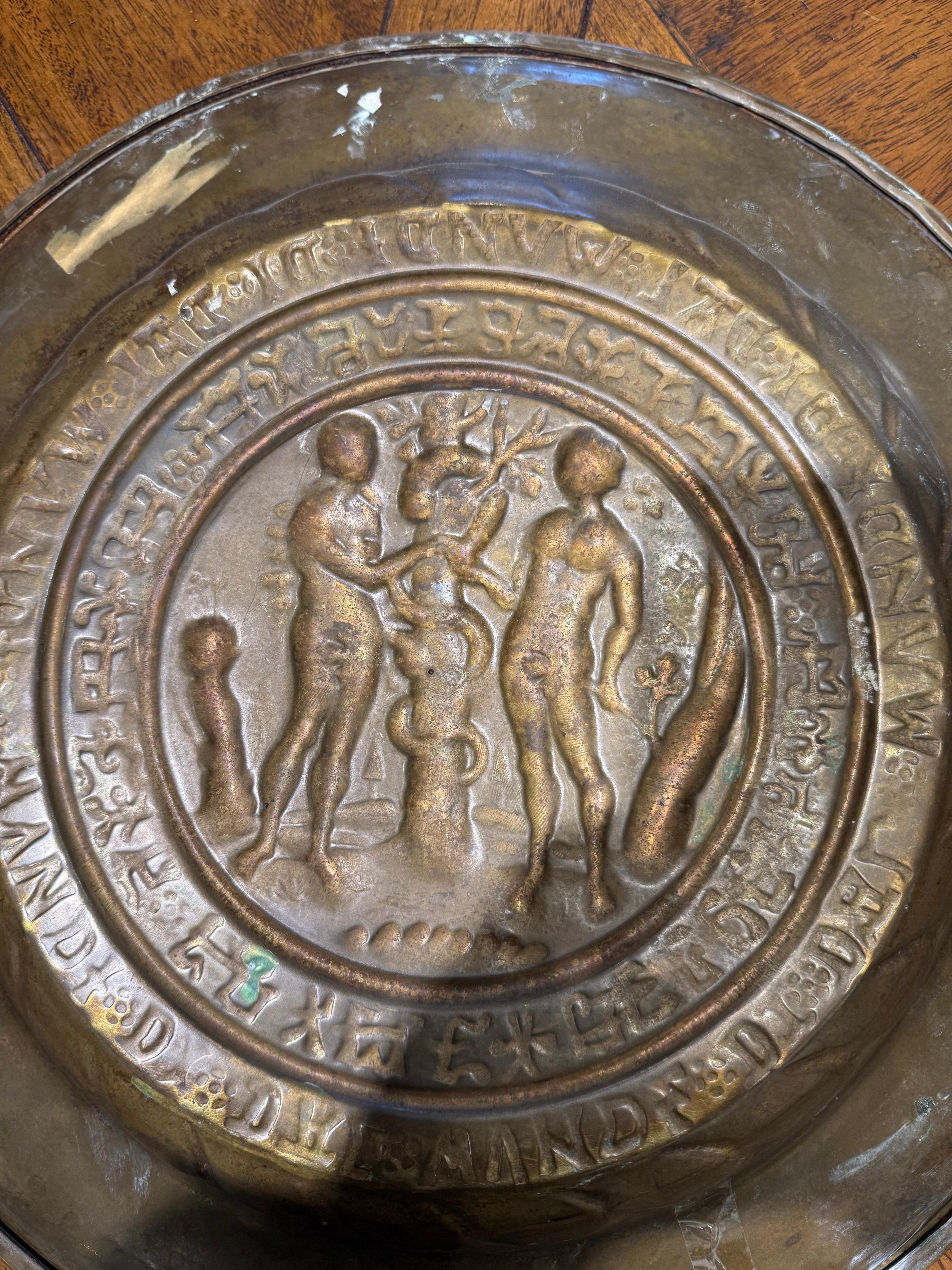 Aumône allemande en laiton repoussé, 19e siècle Bon état - En vente à ARMADALE, VIC