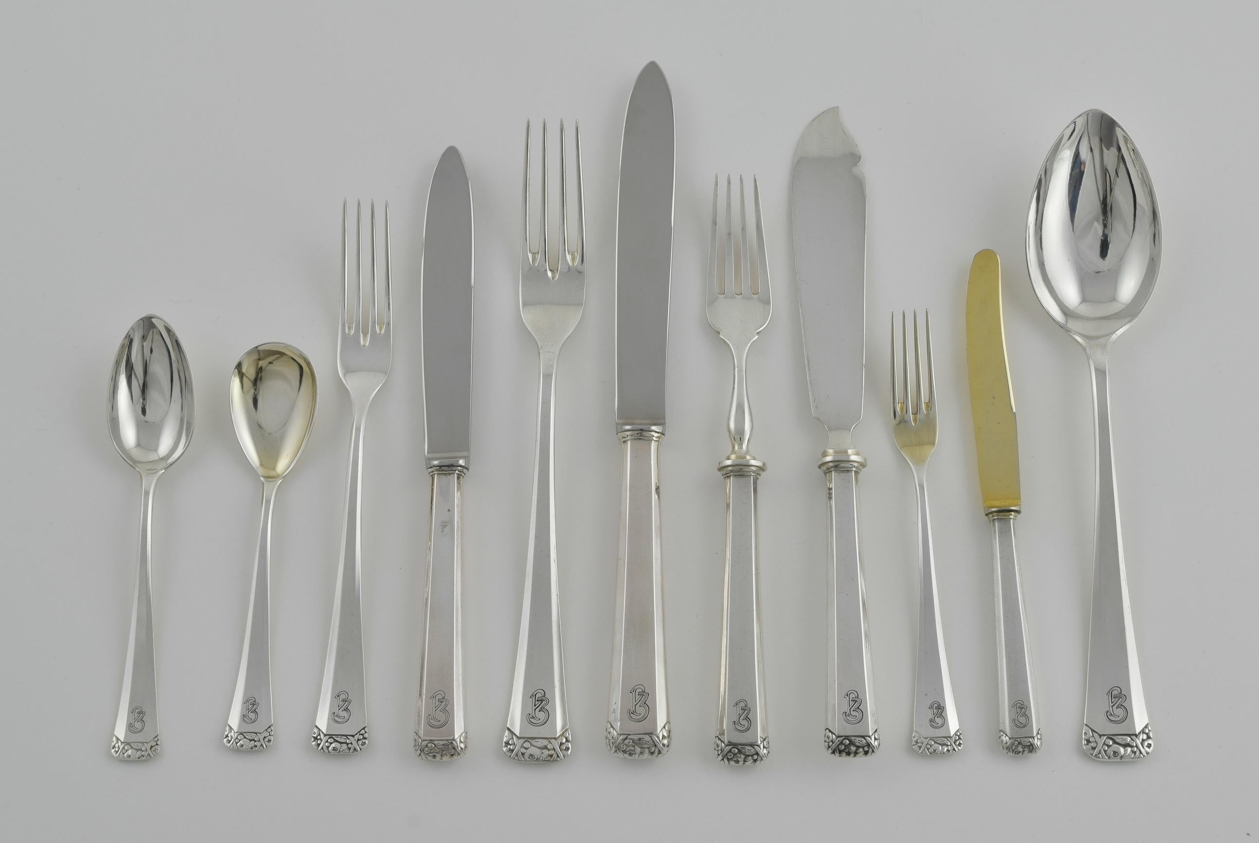 A German silver (800 standard) canteen of cutlery for 12 people For Sale 2