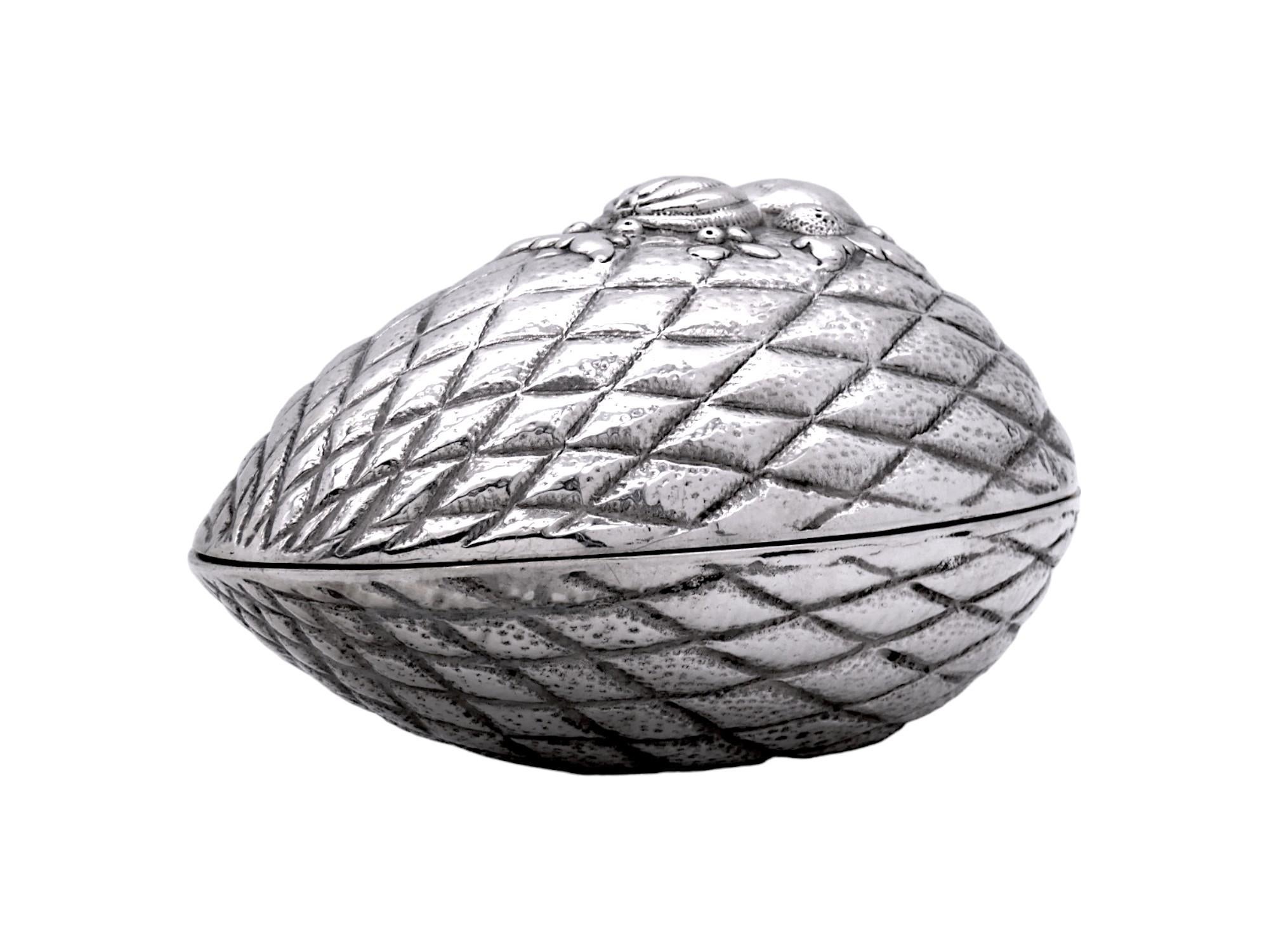 A German Silver Etrog Container, late 19th century In Good Condition For Sale In New York, NY