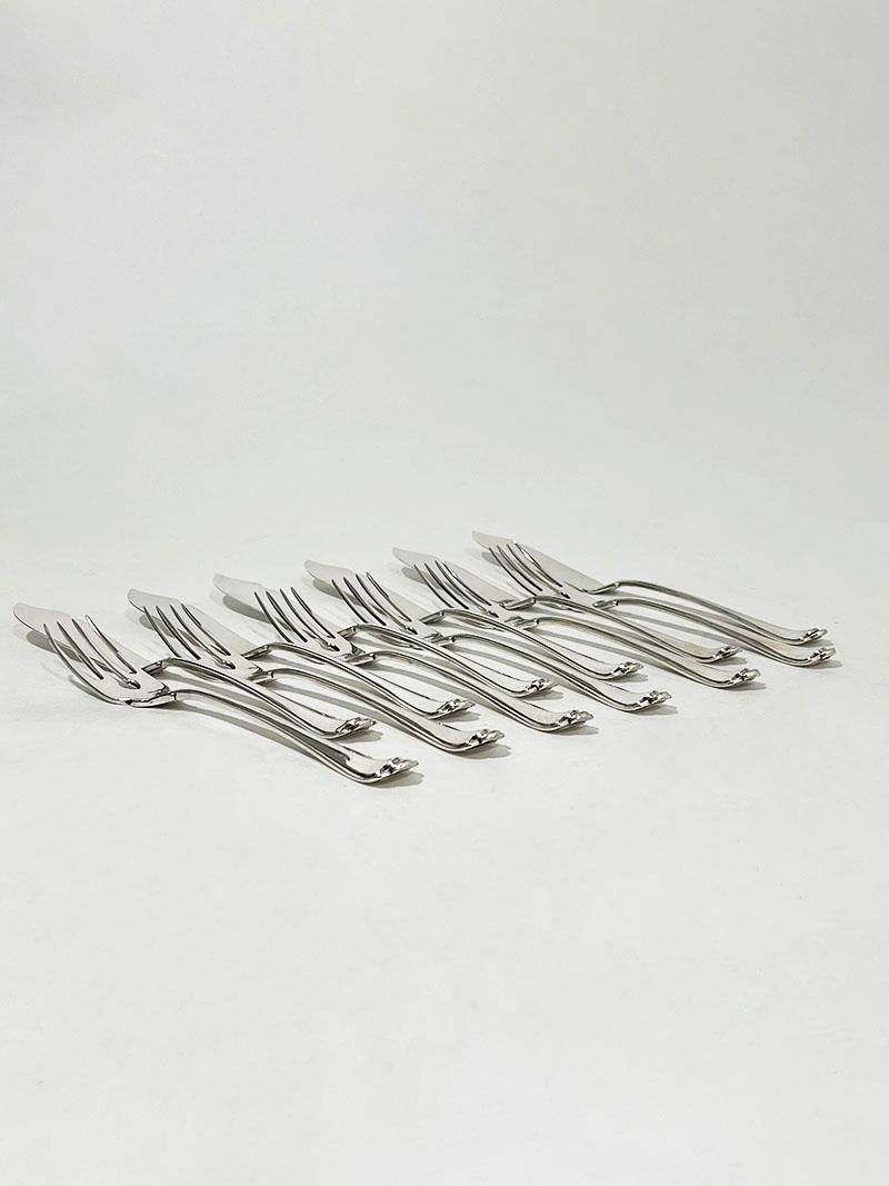 A silver fish cutlery from Wilkens & Sohne, Bremen.
 
A 6 person fish cutlery made by Martin Heinrich Wilkens, since 1810, Bremen Germany.
The silver fish cutlery is marked with the screw press used since 1886. Since 1888 the silver has been