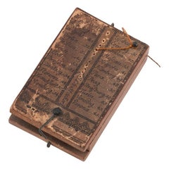 Una meridiana tascabile con motivo Stockert in legno di frutta