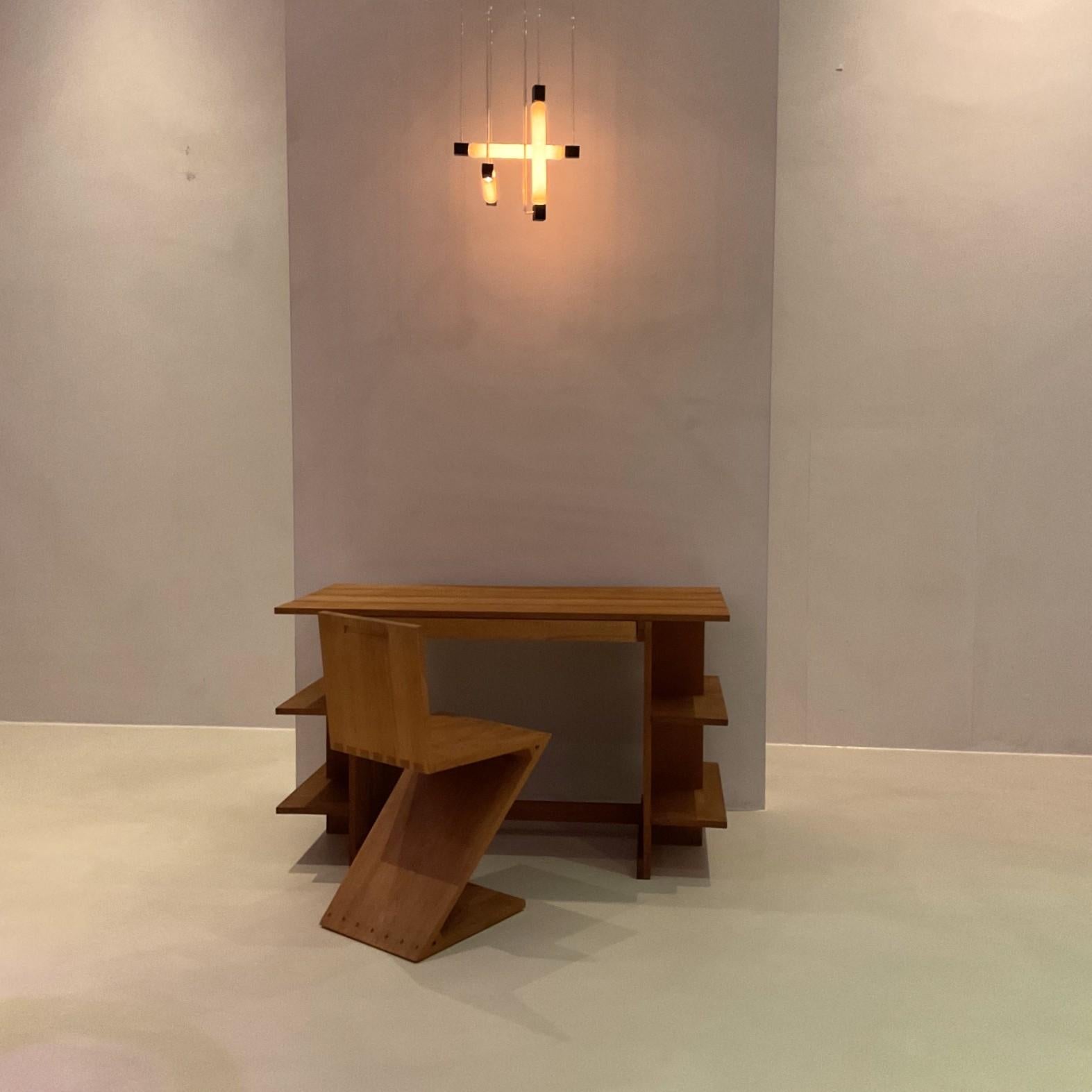 Un bureau Gerrit Rietveld, fabriqué par Cassina, 1970 5