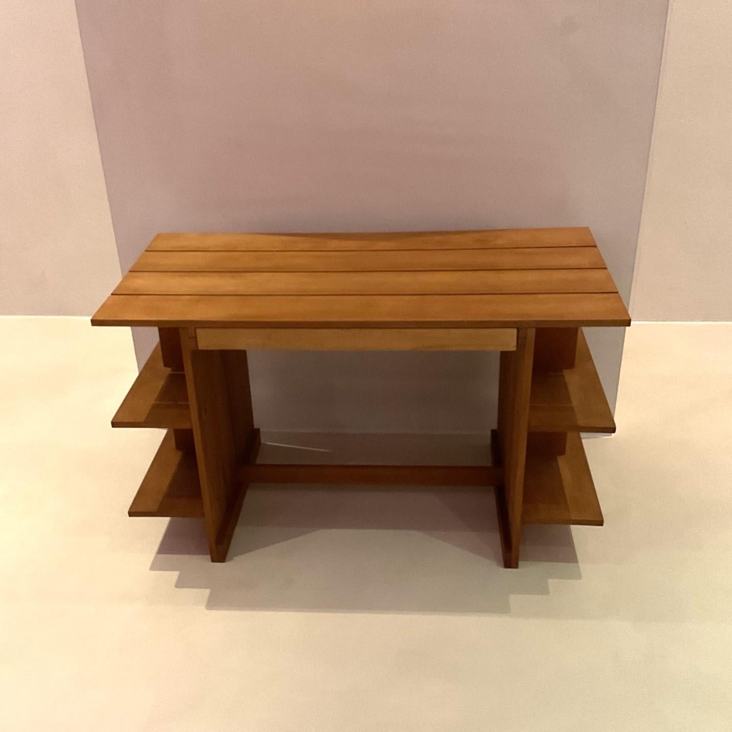 Un bureau Gerrit Rietveld, fabriqué par Cassina, 1970 8