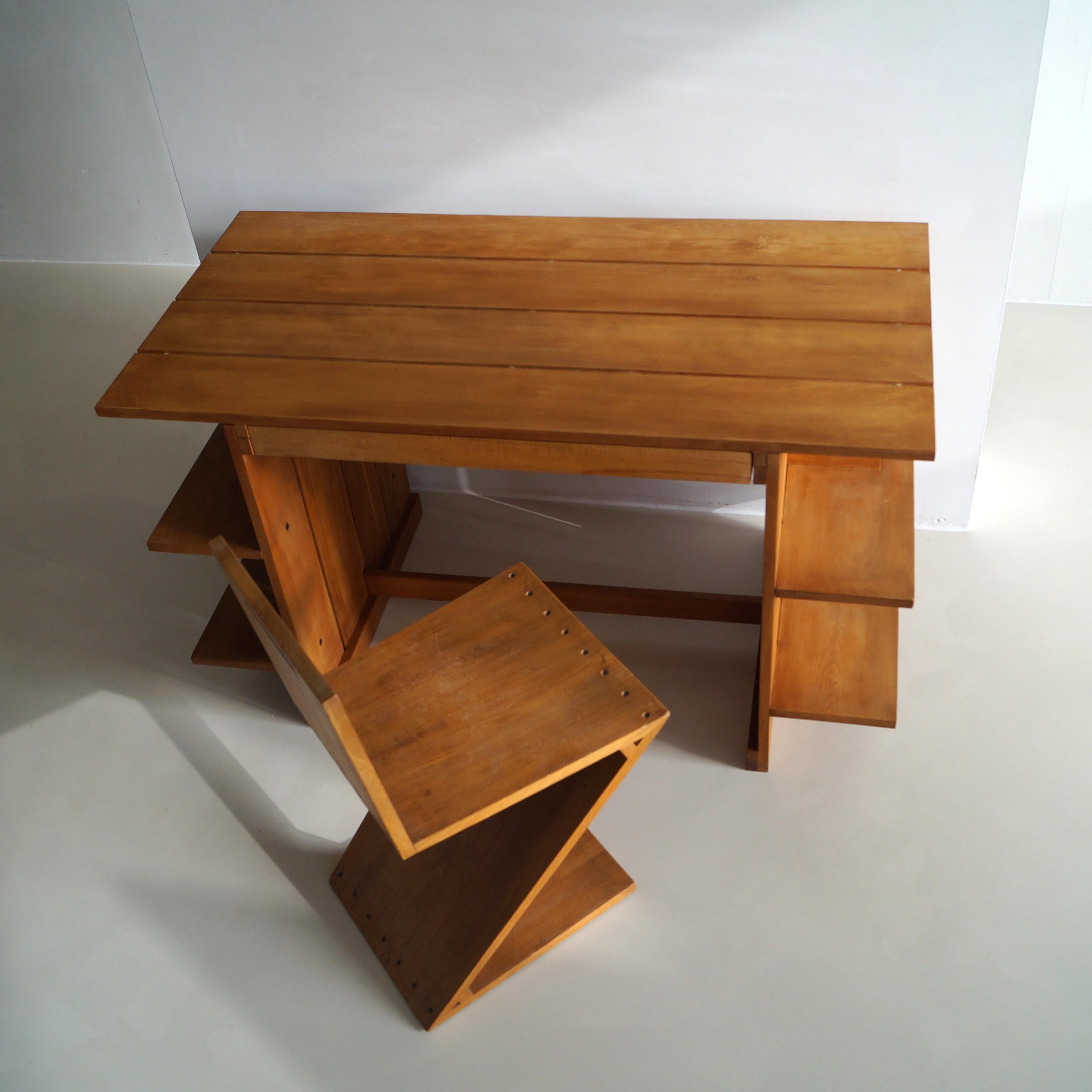 20ième siècle Un bureau Gerrit Rietveld, fabriqué par Cassina, 1970