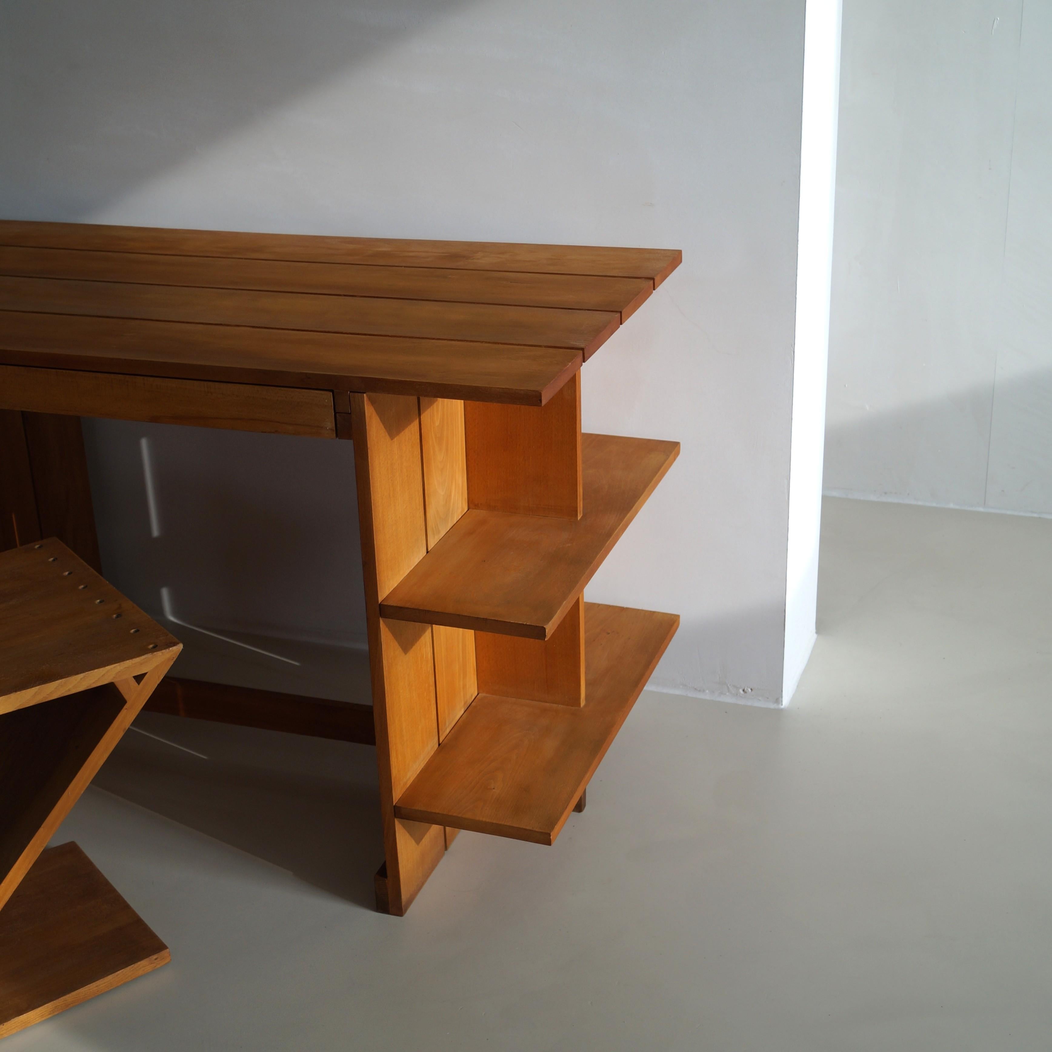Un bureau Gerrit Rietveld, fabriqué par Cassina, 1970 2