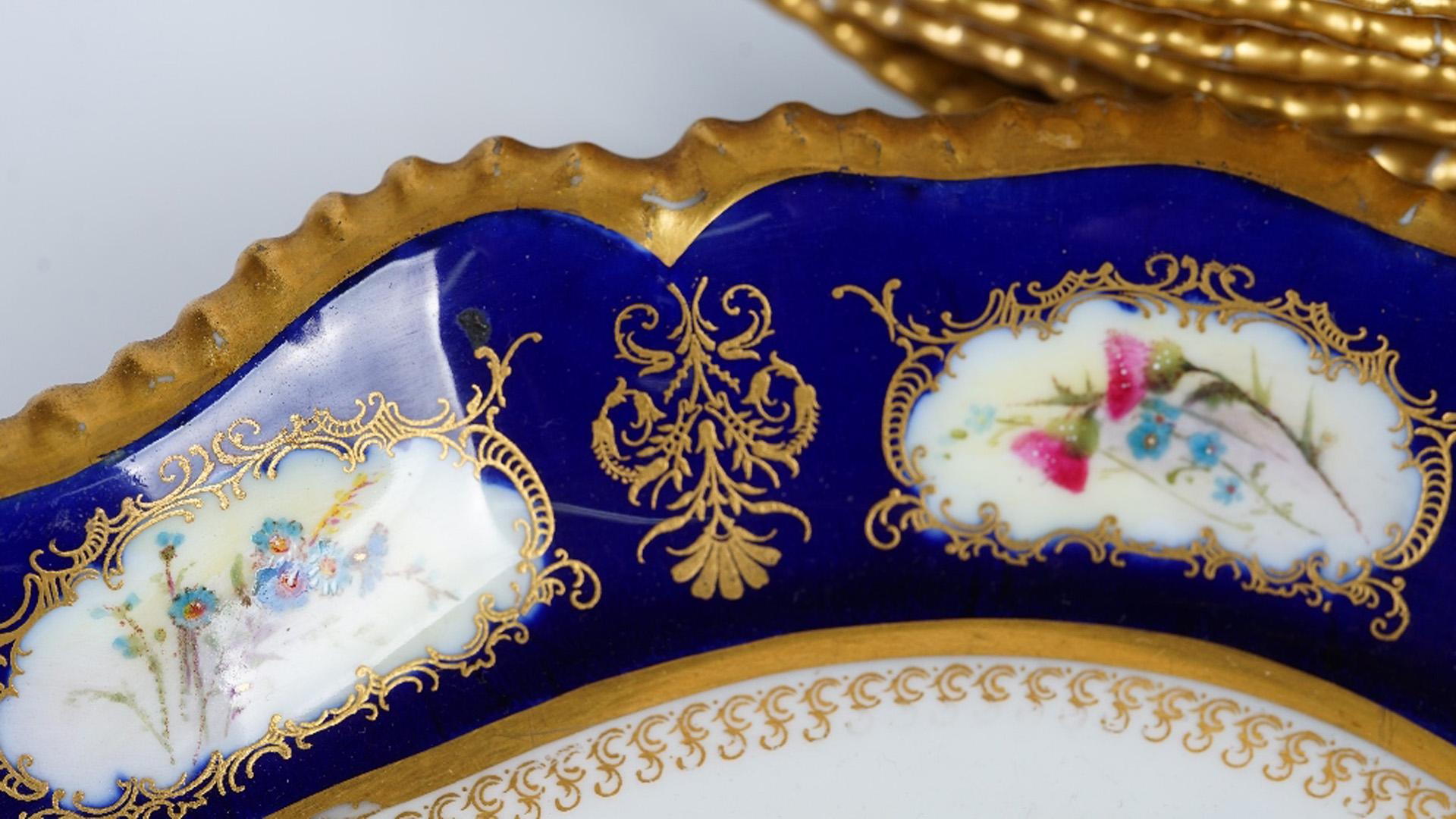 G.H Cole Signed Blue Royal Worcester Fruit Dessert Service In Good Condition For Sale In London, GB