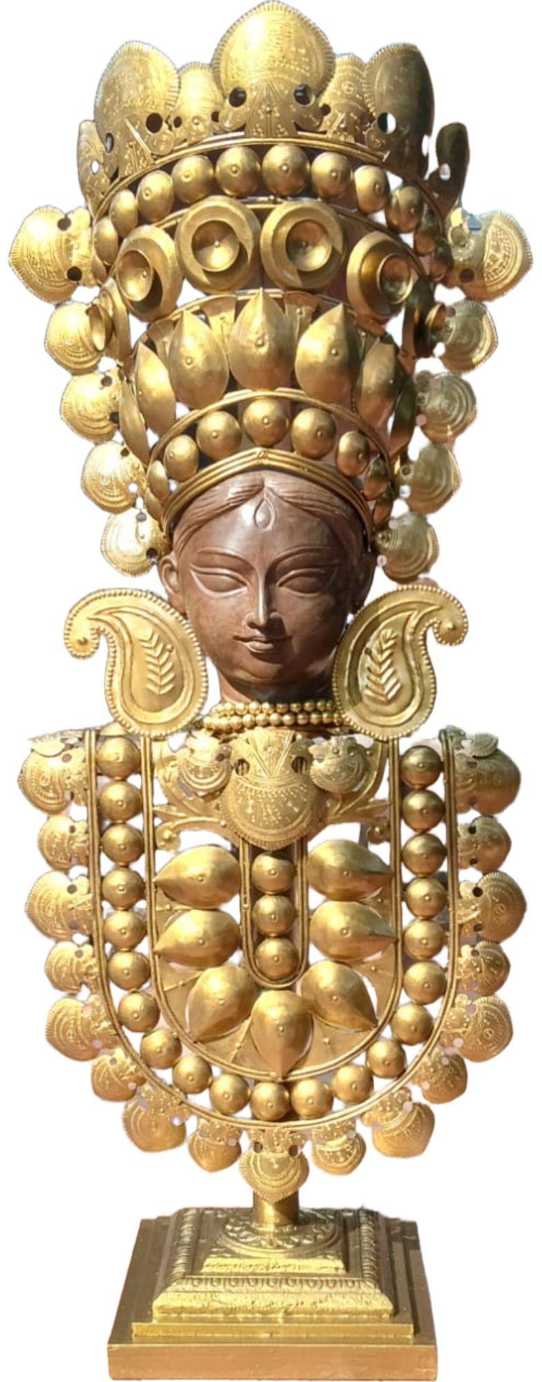 Ohne Titel, figurativ, Bronzeguss und Bronzegravur, indischer Künstler, „In Stock“ – Mixed Media Art von A. Ghosh
