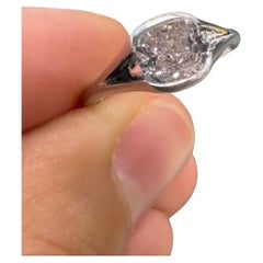 Ein GIA-zertifizierter kissenförmiger 1,04 Light Pink SI1 Diamantring