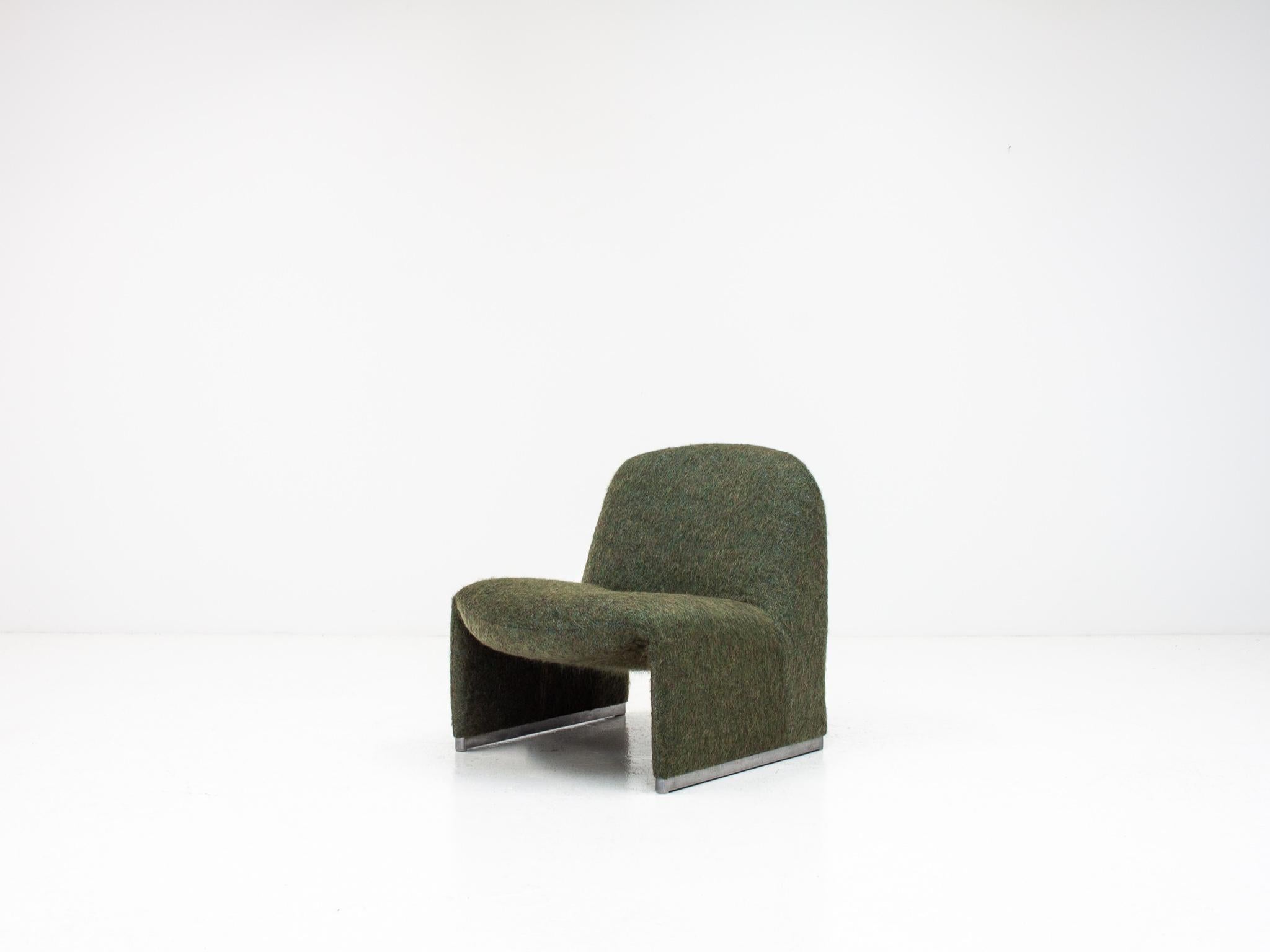 Mid-Century Modern Chaise Alky de Giancarlo Piretti en peluche Pierre Frey, Artifort (disponible en plusieurs exemplaires)