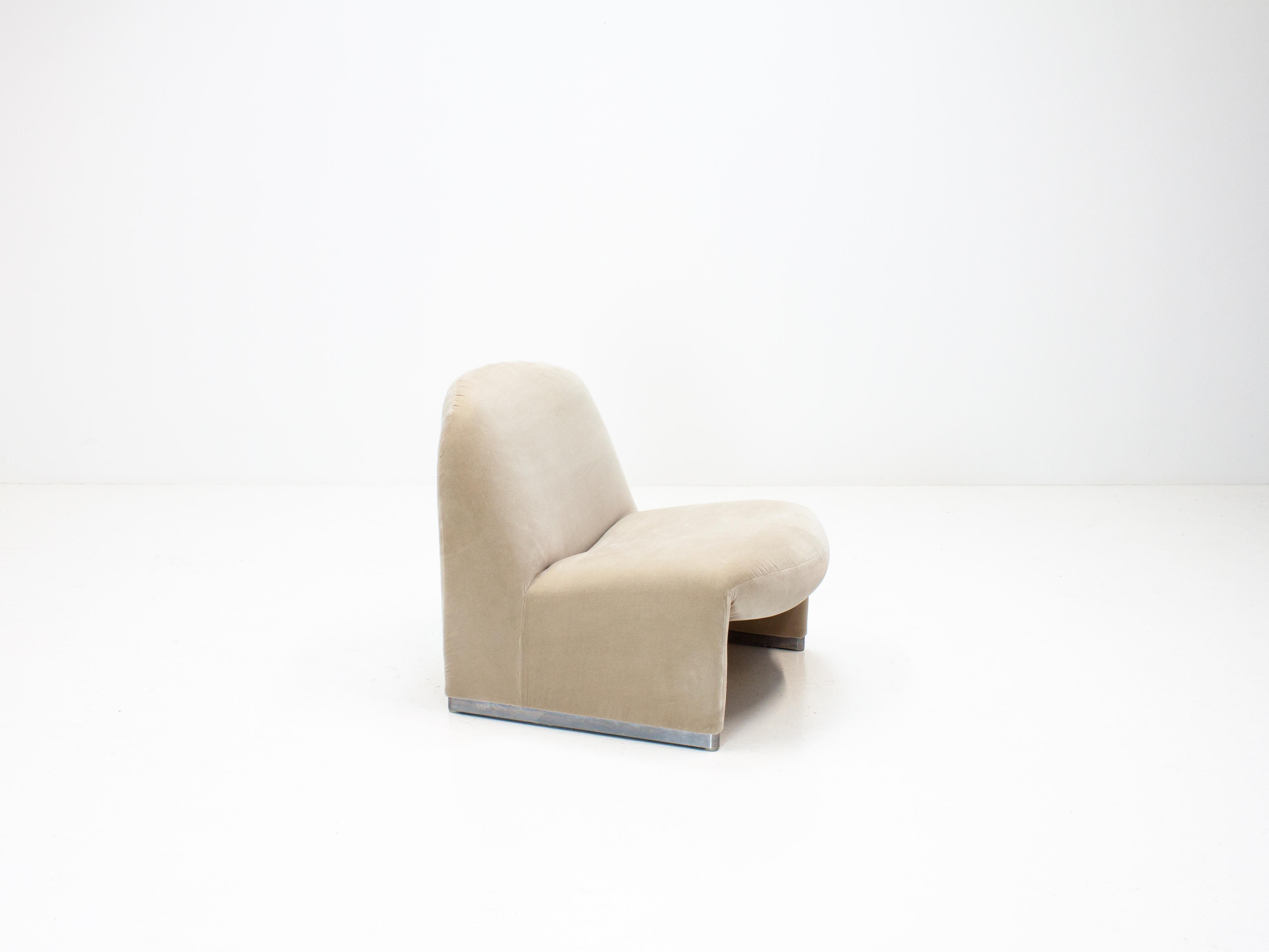 Giancarlo Piretti “Alky” Chair in New Velvet, Artifort, 1970s In Good Condition In London Road, Baldock, Hertfordshire