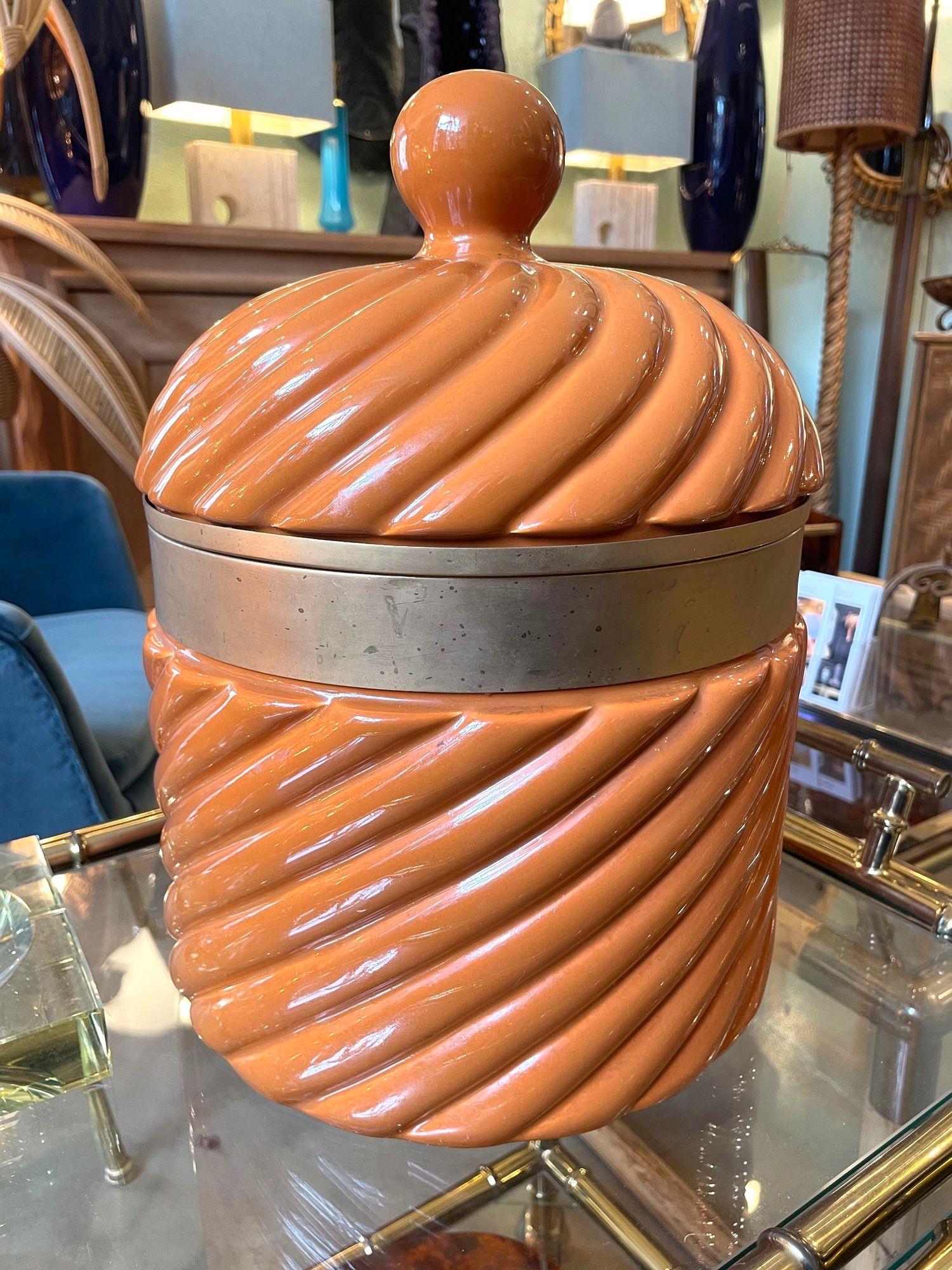 Un gigantesque seau à glaçure italien des années 1970 en céramique et laiton de Tommaso Barbi en vente 5