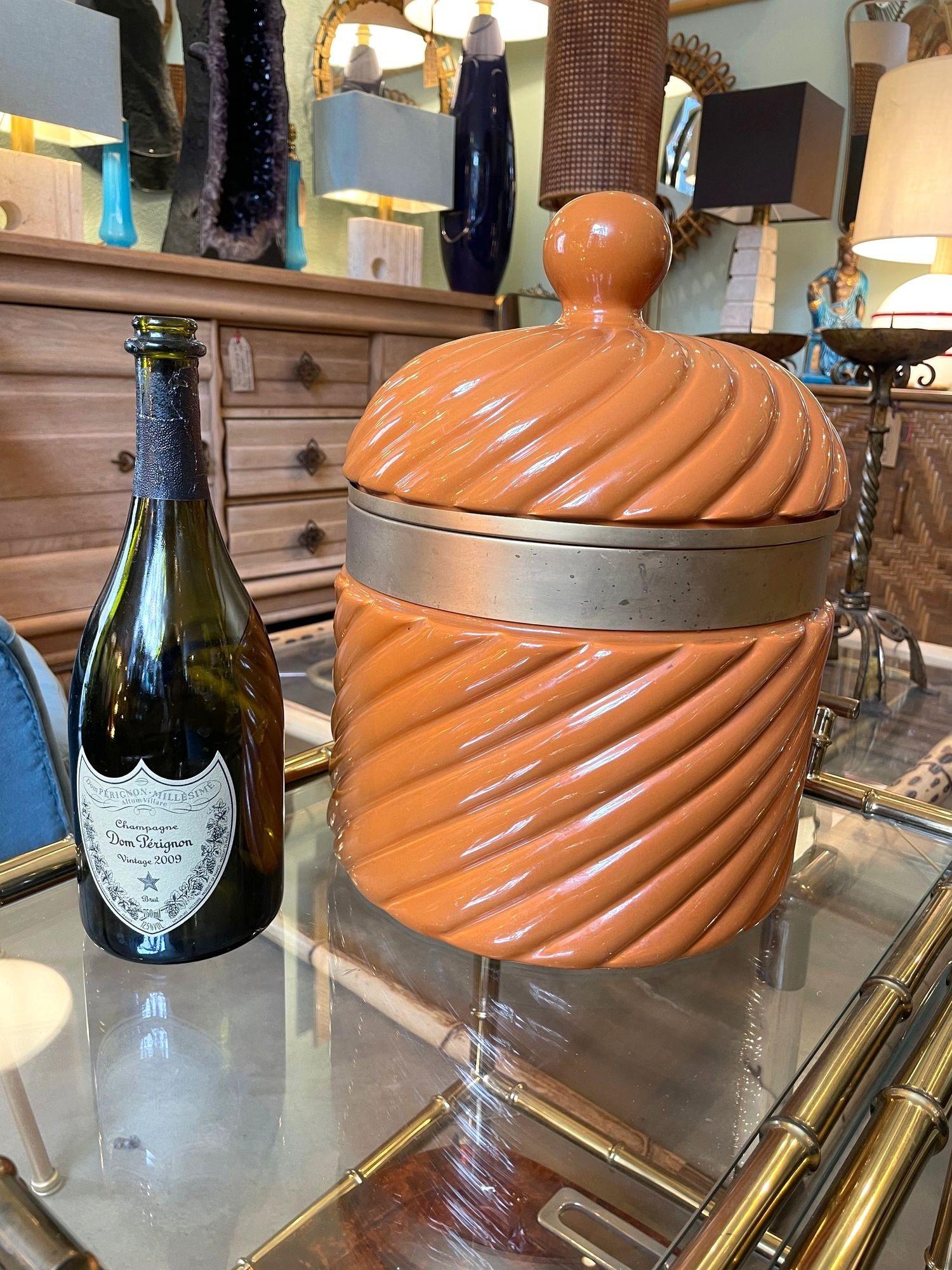 Fin du 20e siècle Un gigantesque seau à glaçure italien des années 1970 en céramique et laiton de Tommaso Barbi en vente