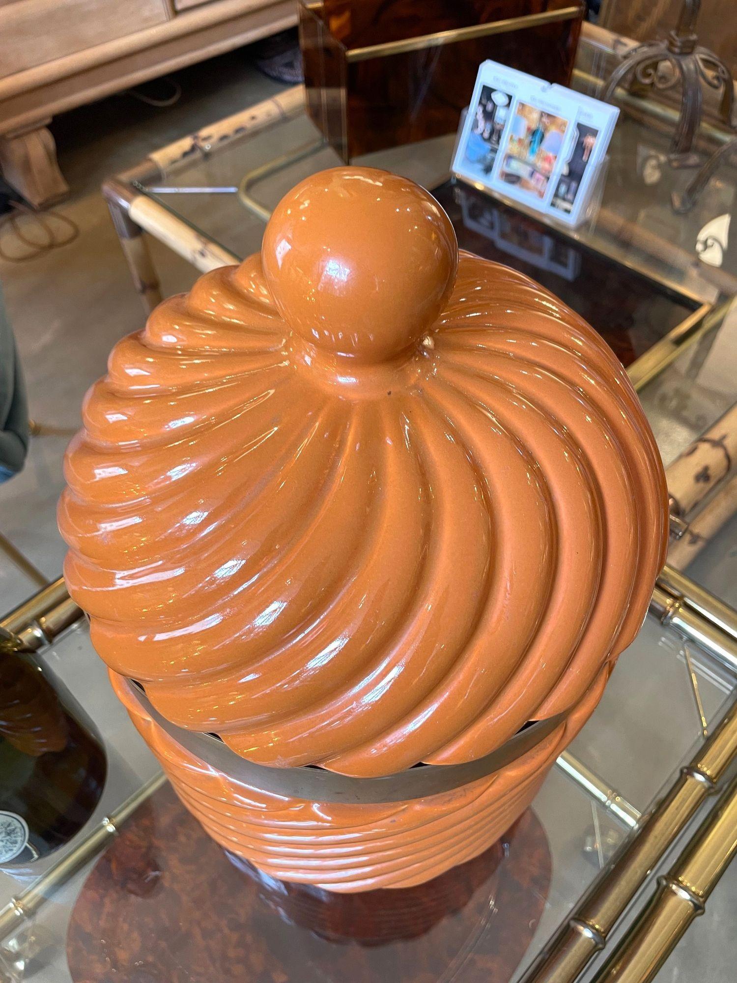Un gigantesque seau à glaçure italien des années 1970 en céramique et laiton de Tommaso Barbi en vente 2
