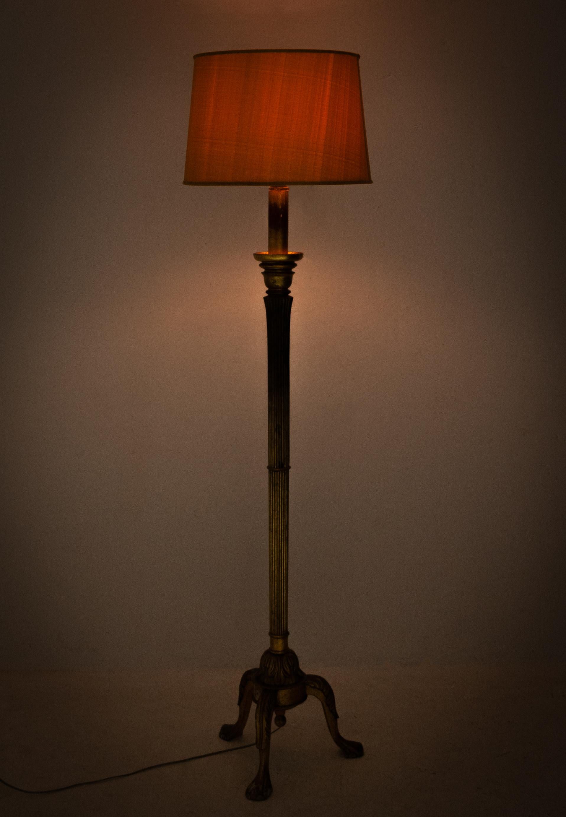 Mid-20th Century Gild Wood Gesso Italian Floor Lamp For Sale