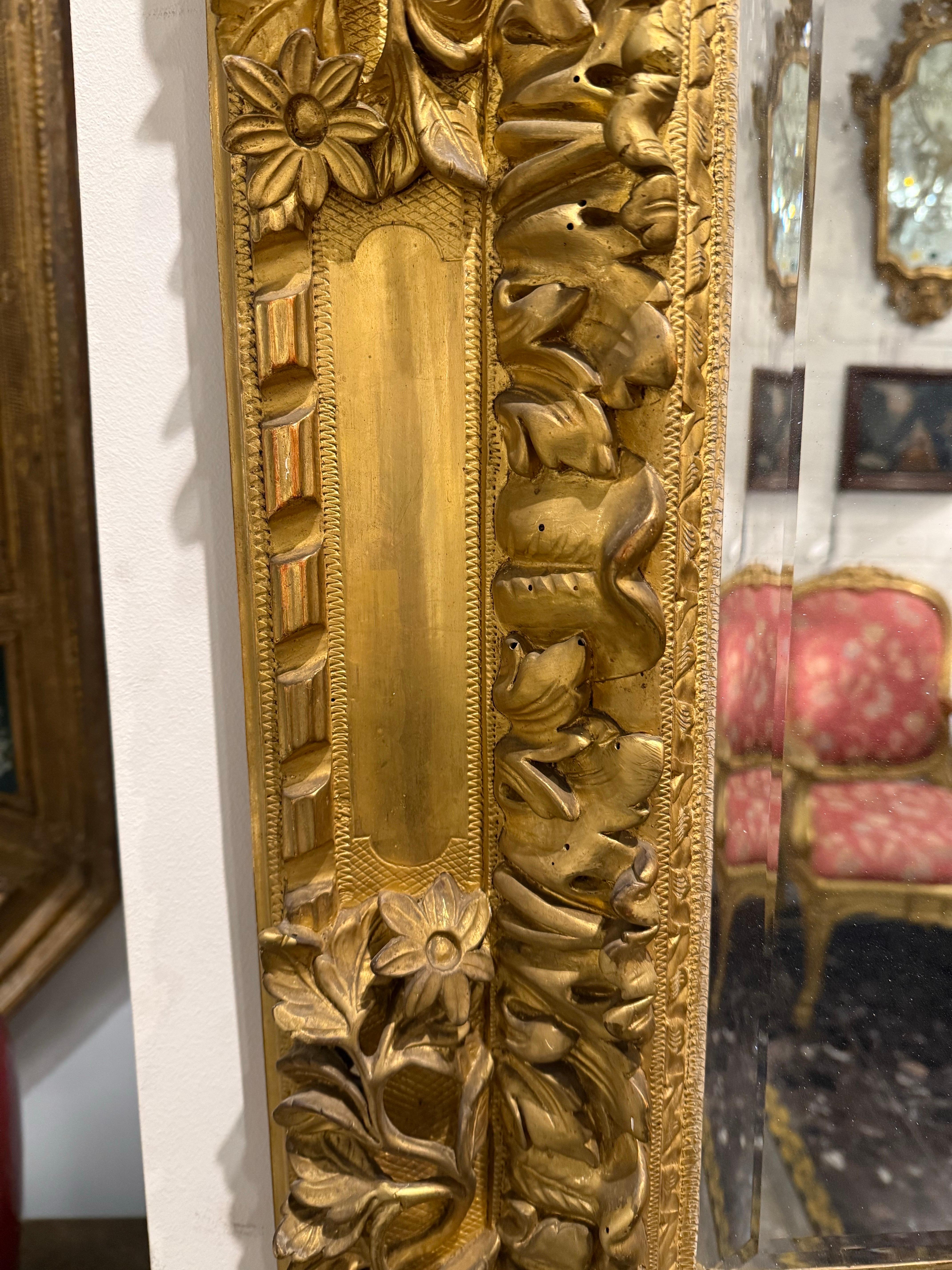A Gilded Mirror with Three Cherubs, 19th Century en vente 3