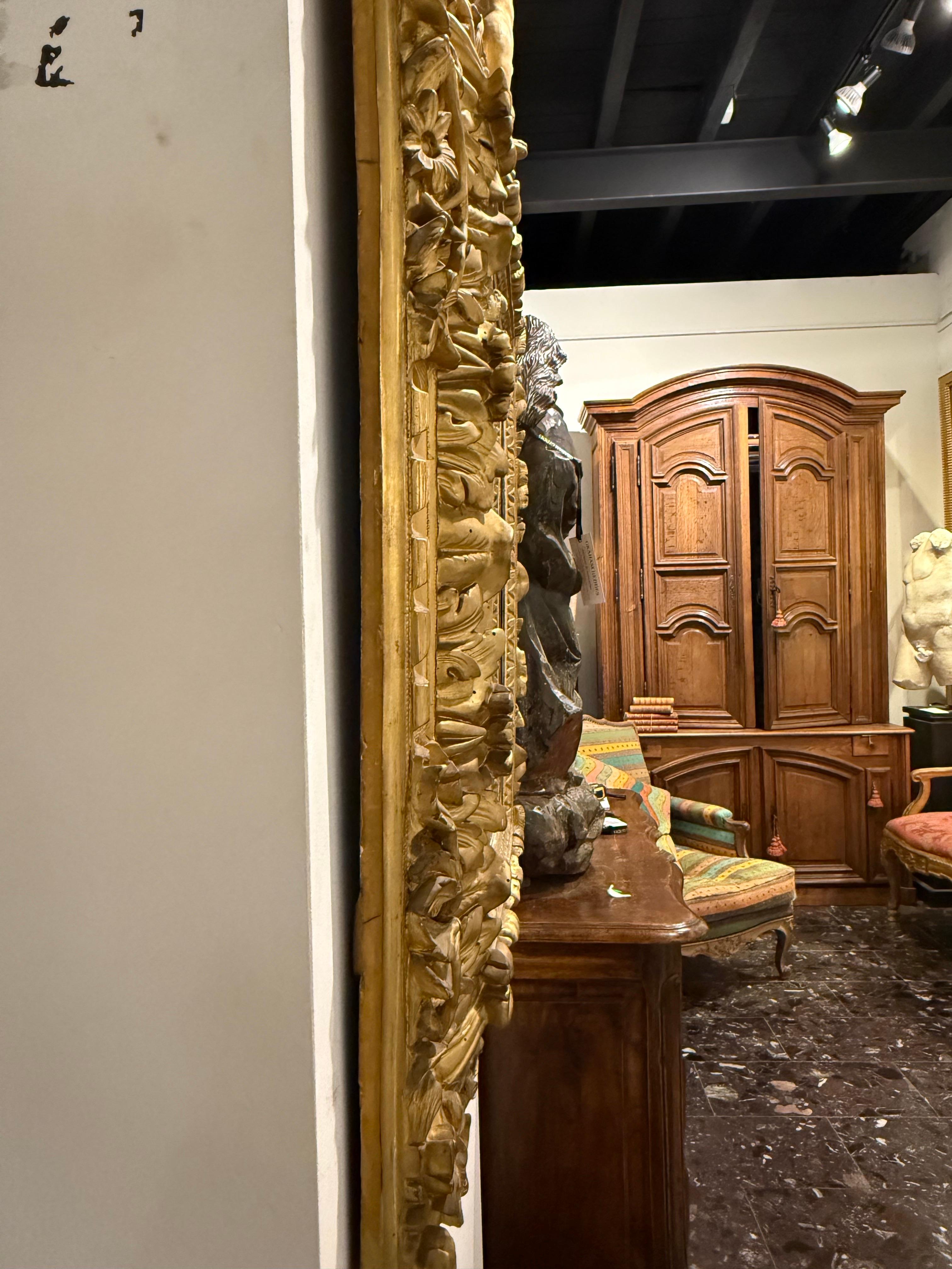 A Gilded Mirror with Three Cherubs, 19th Century en vente 5