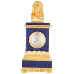 Uhr aus vergoldeter Bronze und blauem Lapislazuli mit Büste von Molière