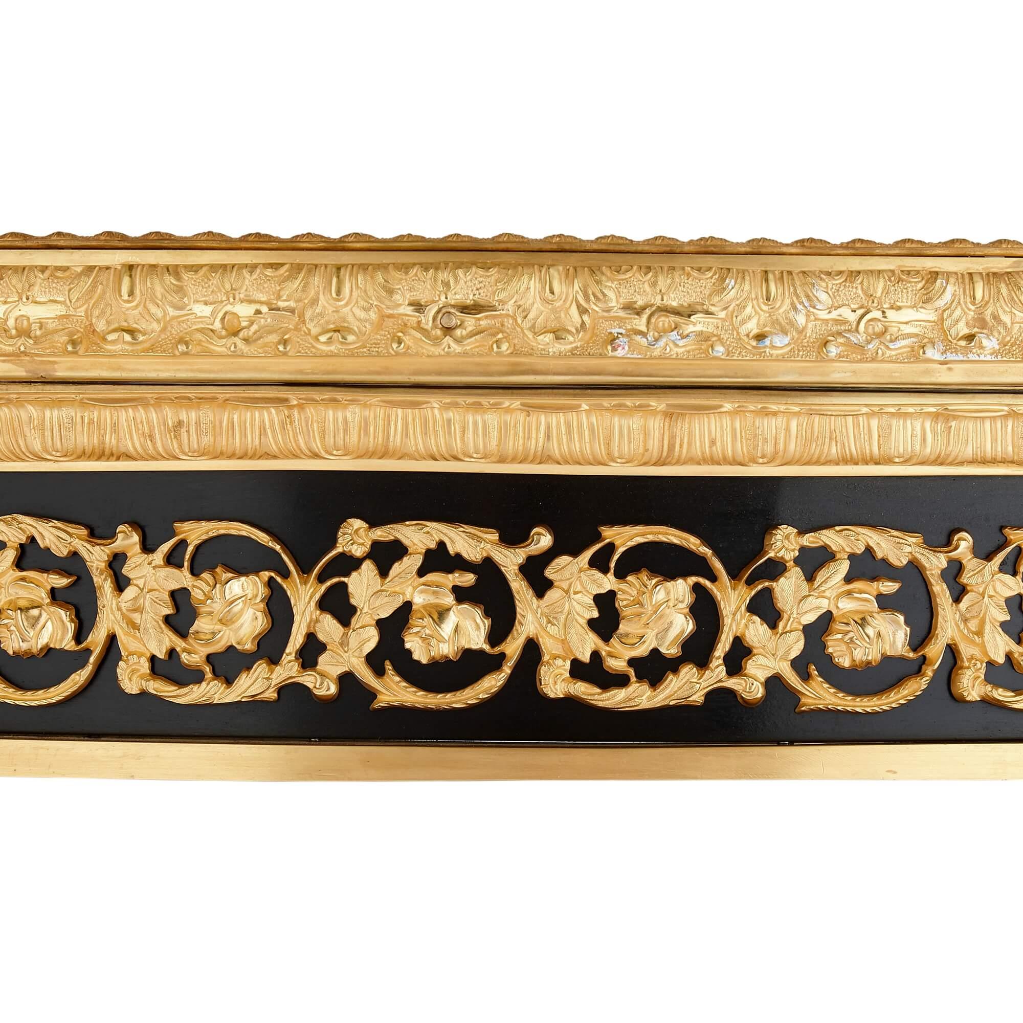 Tisch „Aux Caryatides“ aus vergoldeter Bronze und Malachit im Empire-Stil nach Desmalter (20. Jahrhundert) im Angebot