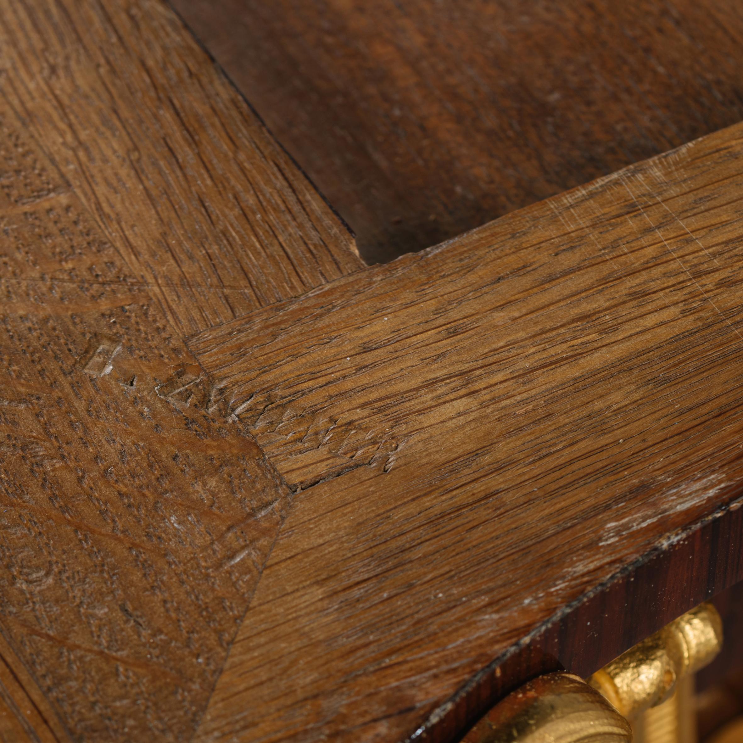 Beistellschrank aus vergoldeter Bronze und Vernis Martin, von Zwiener im Angebot 5