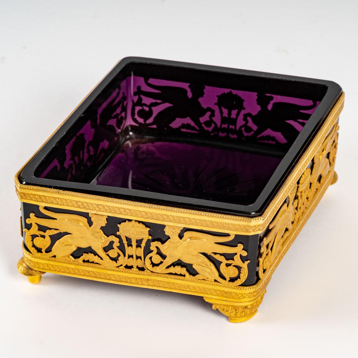 A gilt bronze and violet crystal square bowl, 19th century For Sale 1