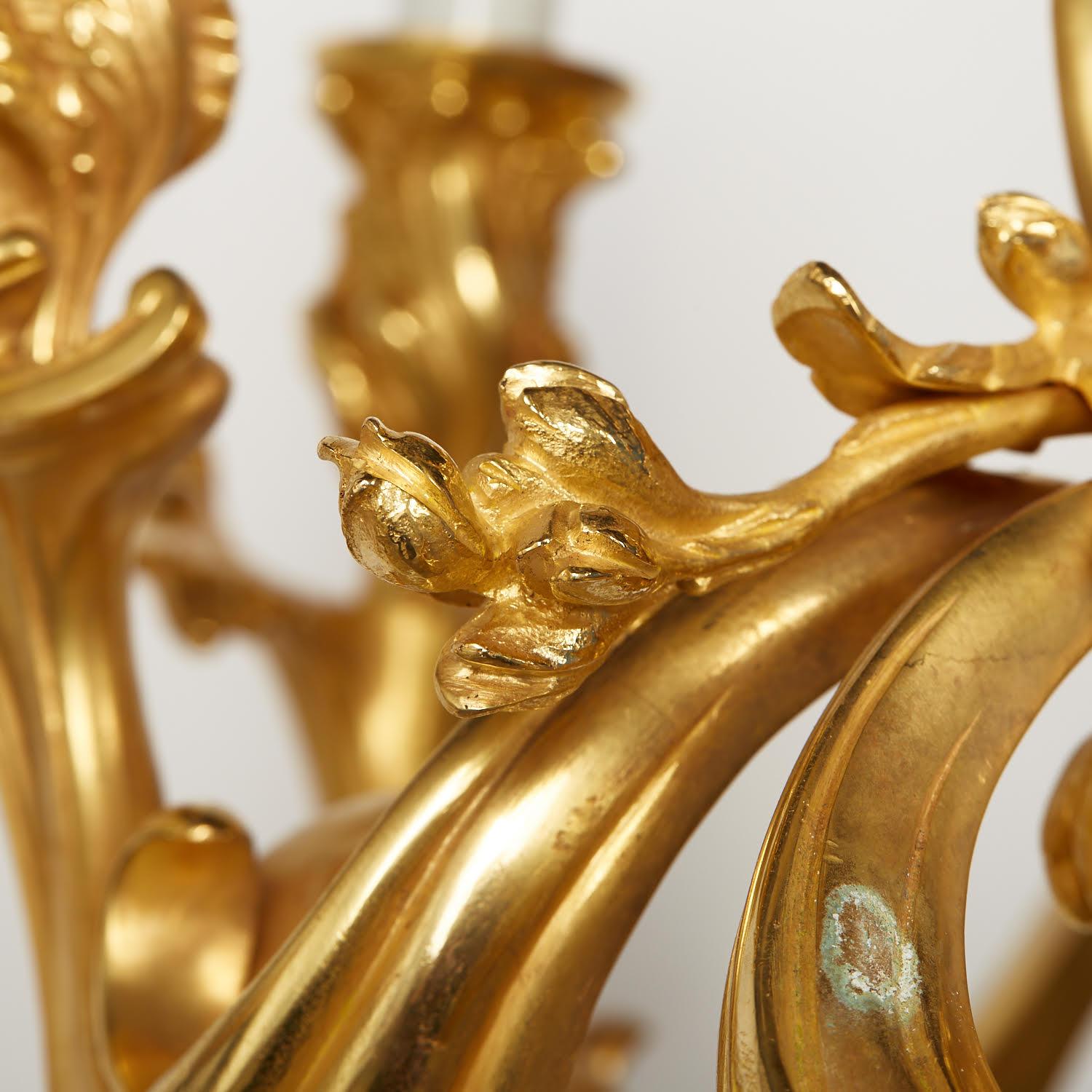 Francese Lampadario in bronzo dorato in stile Luigi XV, periodo Napoleone III. in vendita