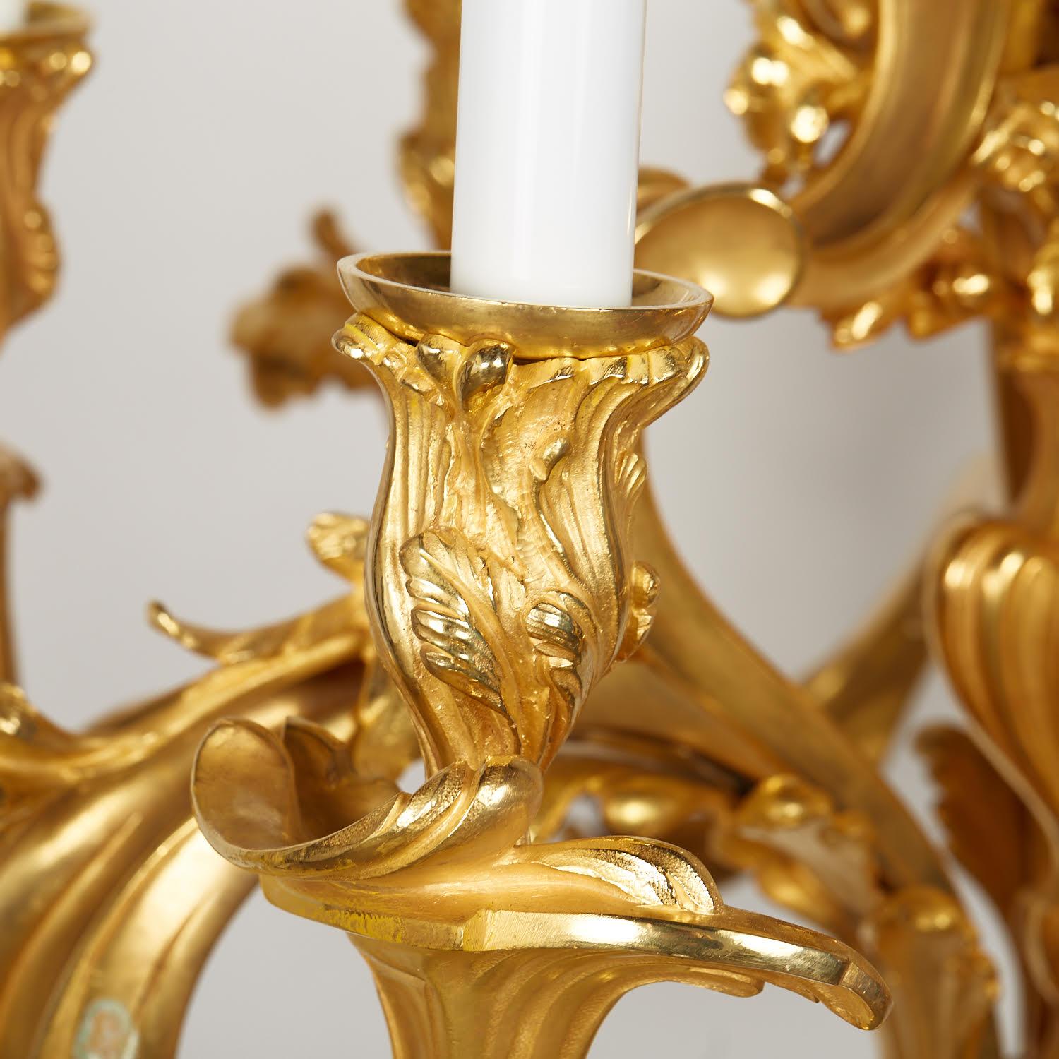 Dorato Lampadario in bronzo dorato in stile Luigi XV, periodo Napoleone III. in vendita