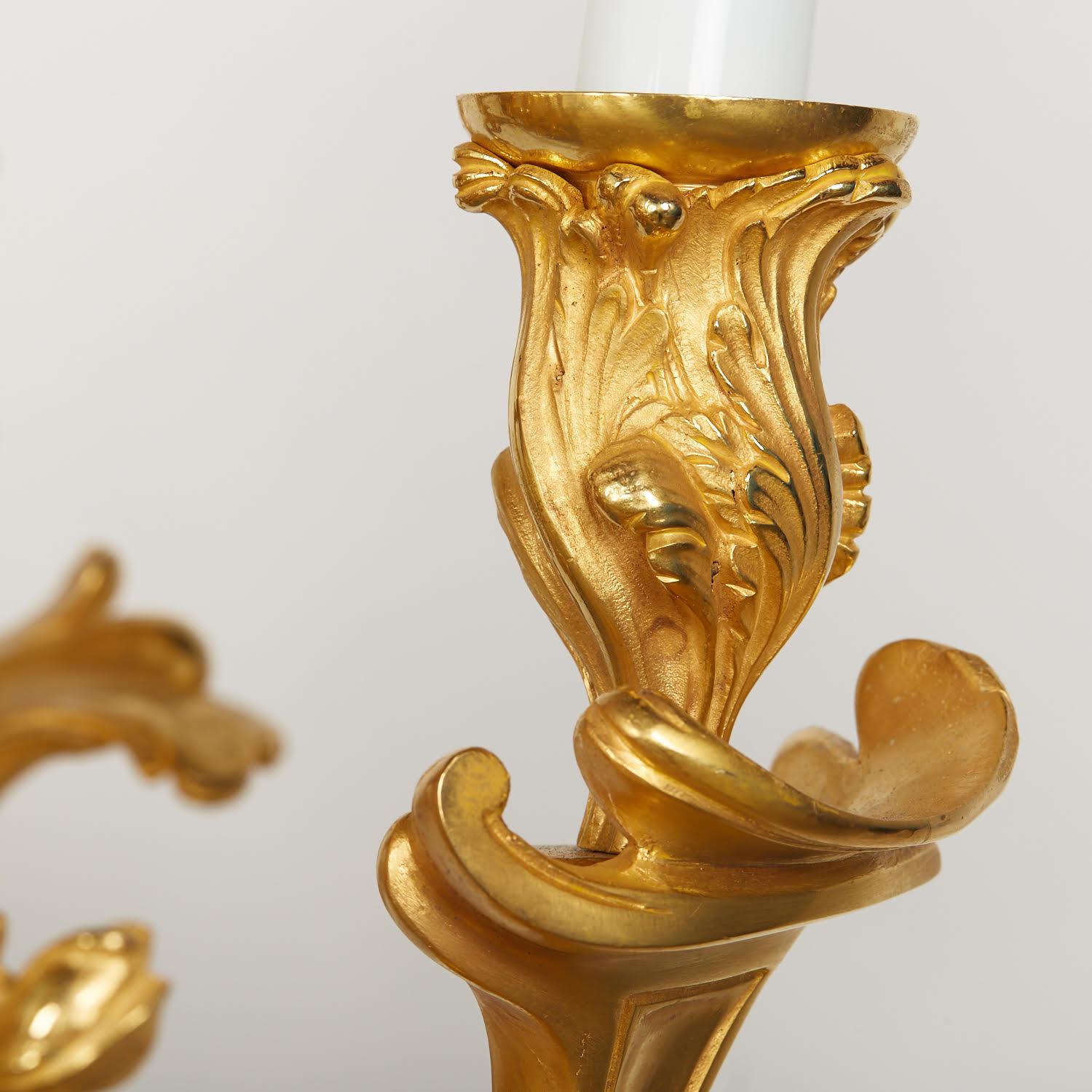XIX secolo Lampadario in bronzo dorato in stile Luigi XV, periodo Napoleone III. in vendita