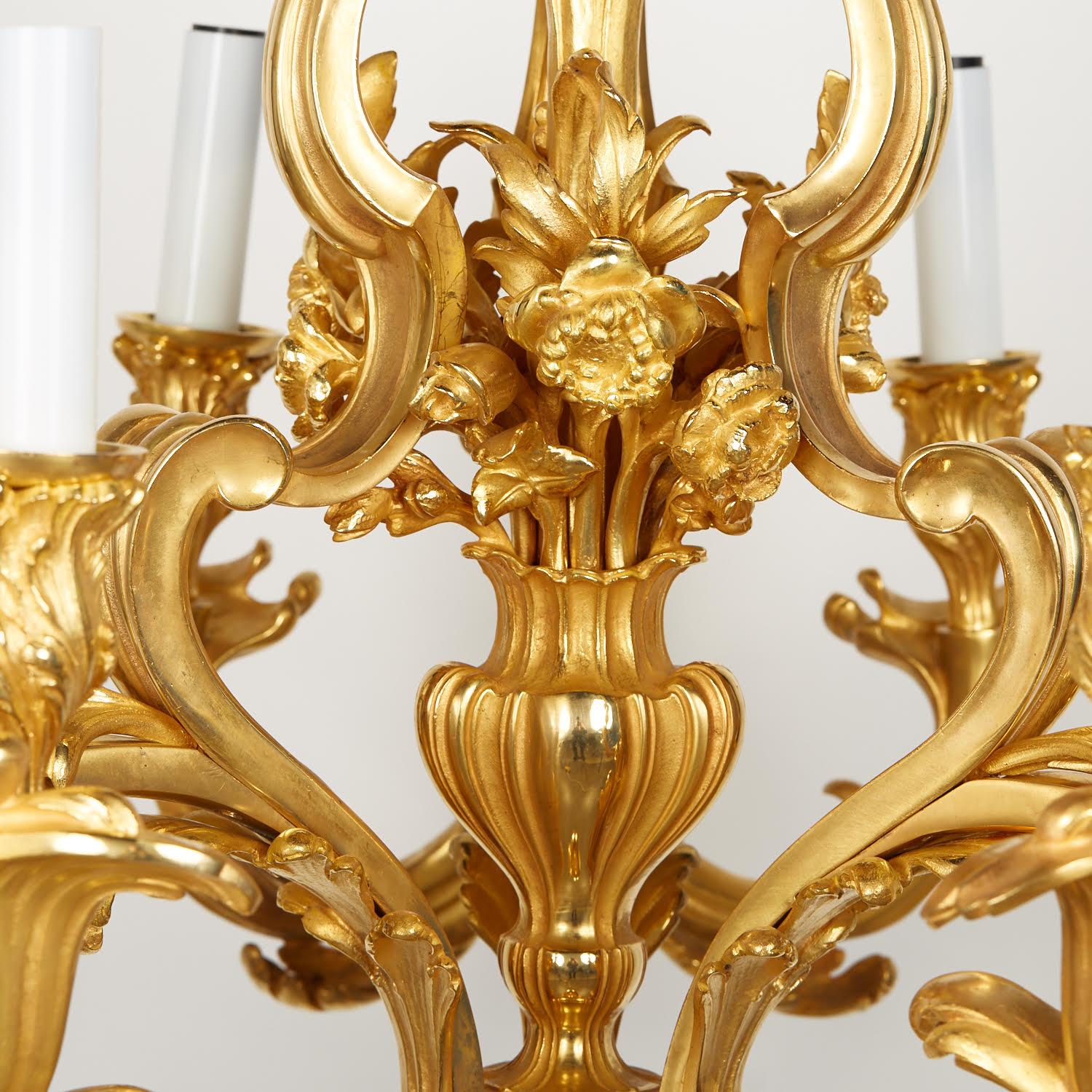 Bronzo Lampadario in bronzo dorato in stile Luigi XV, periodo Napoleone III. in vendita