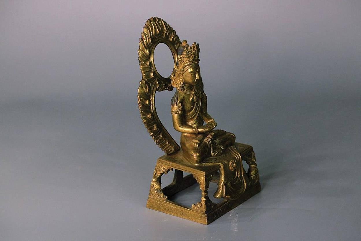 Qinglong period, circa 1770 A.D. and of the period

Height 20 cm., two pieces

The Buddhist figure wearing a five-peaked crown enclosing a high chignon above the contemplative face, the neck with a semi-circular necklace and the hands resting