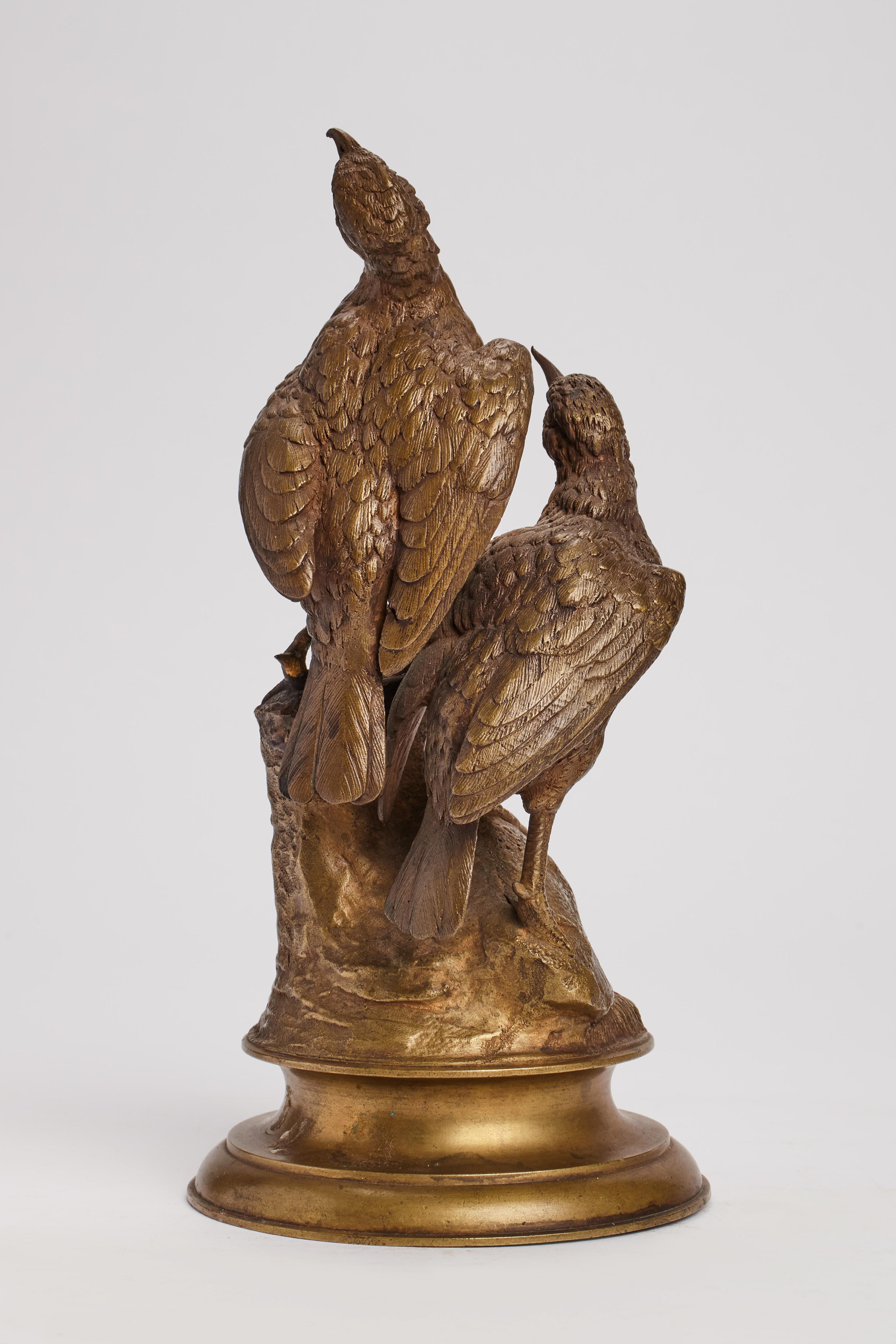 Eine vergoldete Bronzeskulptur von Vögeln, signiert Pautrot, Frankreich 1850.  (19. Jahrhundert) im Angebot