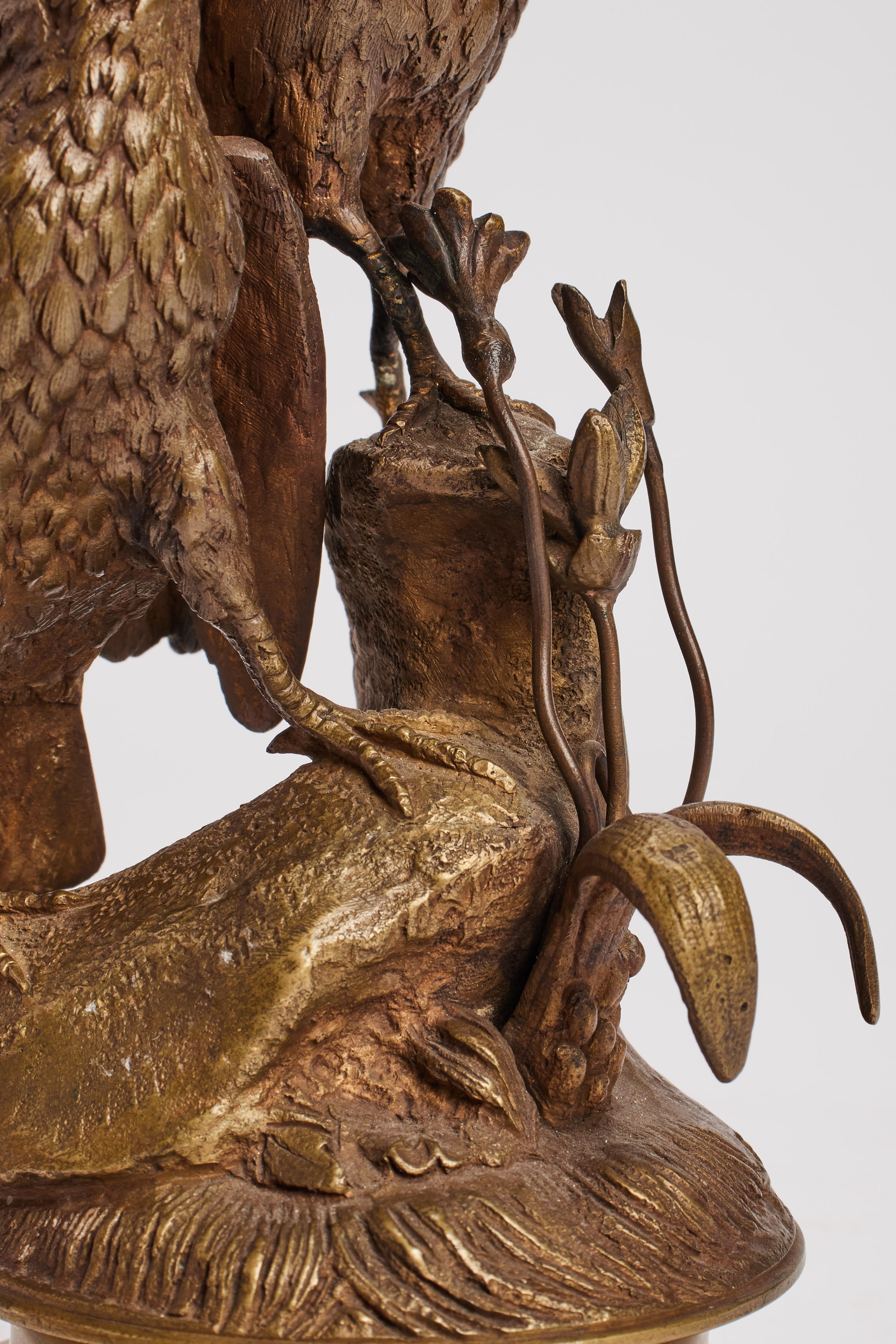 Eine vergoldete Bronzeskulptur von Vögeln, signiert Pautrot, Frankreich 1850.  im Angebot 2