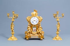 Juego de Relojes de Bronce Dorado Estilo Sèvres, Estilo Luis XV, Francia, Siglo XIX