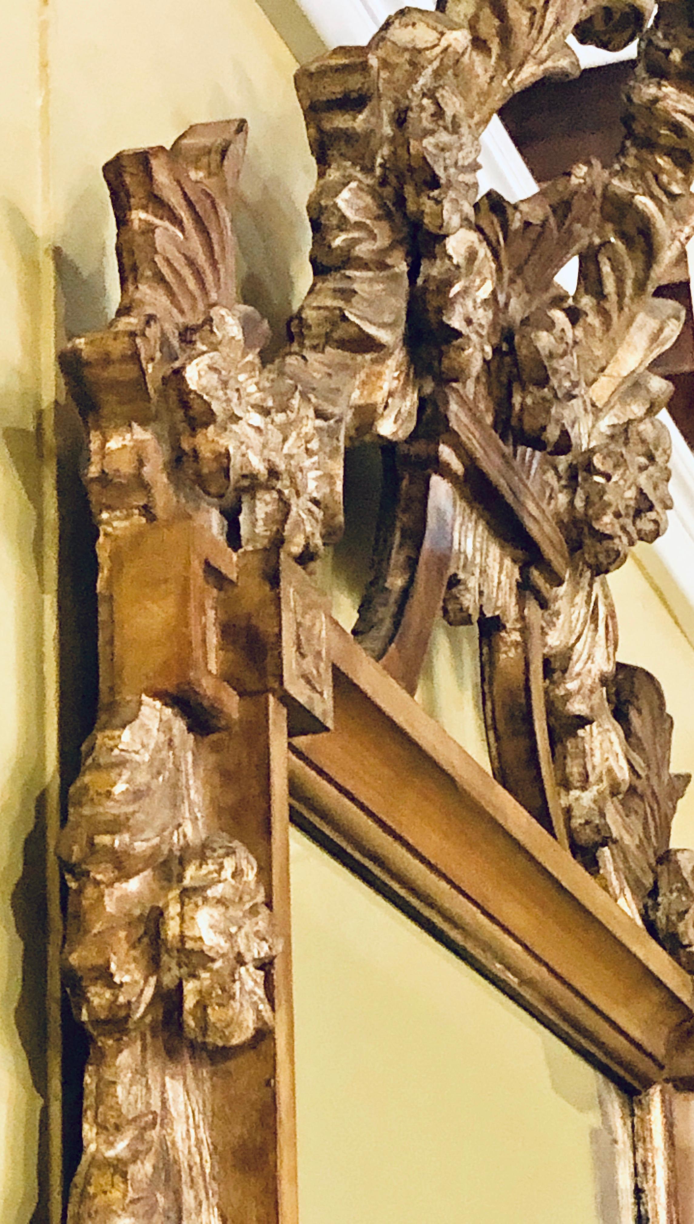 Miroir mural ou console italien sculpté en forme de feuille d'acanthe, en or doré en vente 1