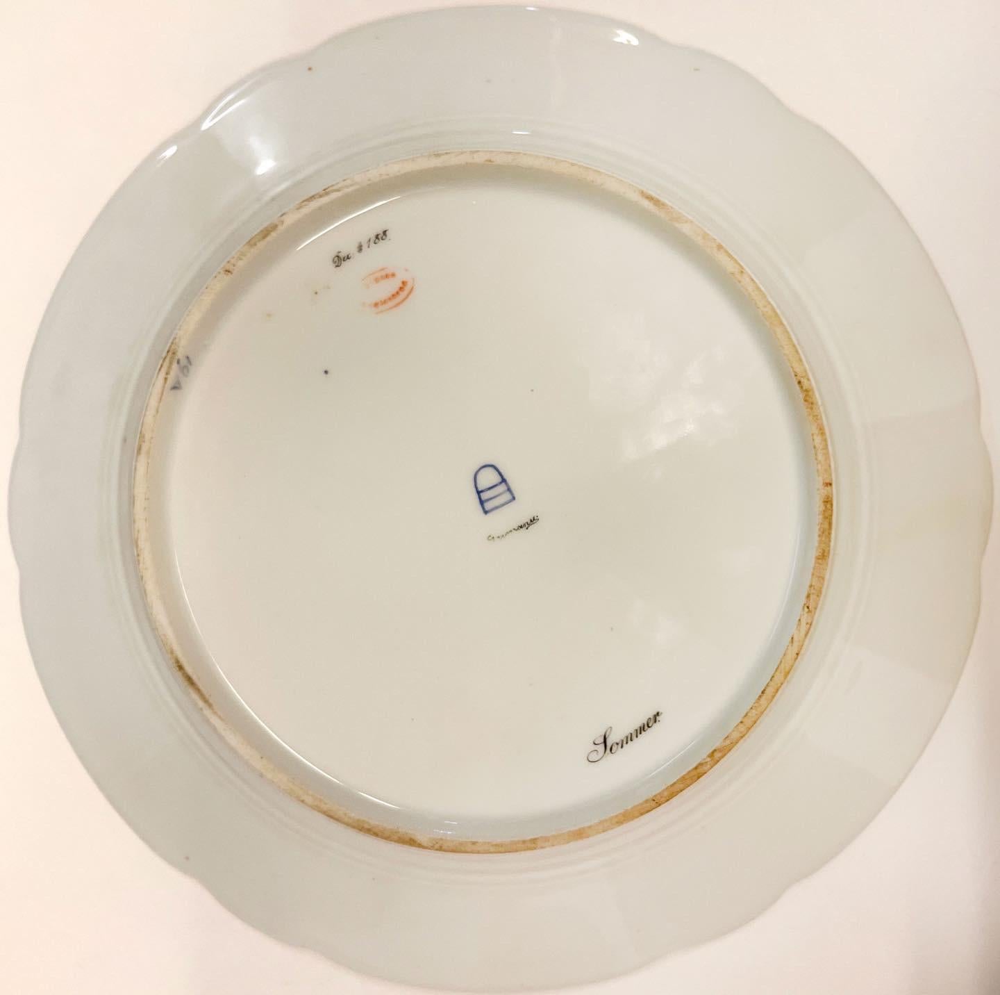 Peint à la main Assiette de rangement royale de Vienne dorée et peinte à la main par Wagner, fin du 19ème siècle en vente