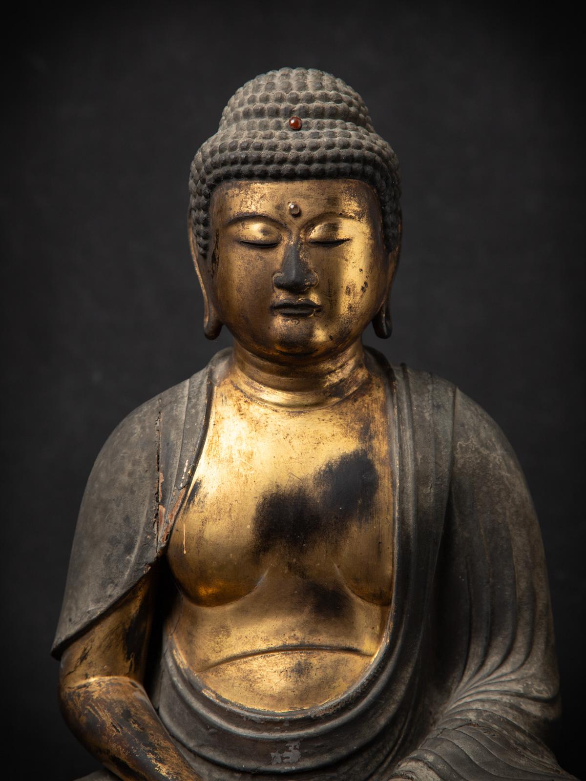 Vergoldete Figur des Buddha Amida - frühe Edo-Periode aus Japan (18. Jahrhundert und früher) im Angebot