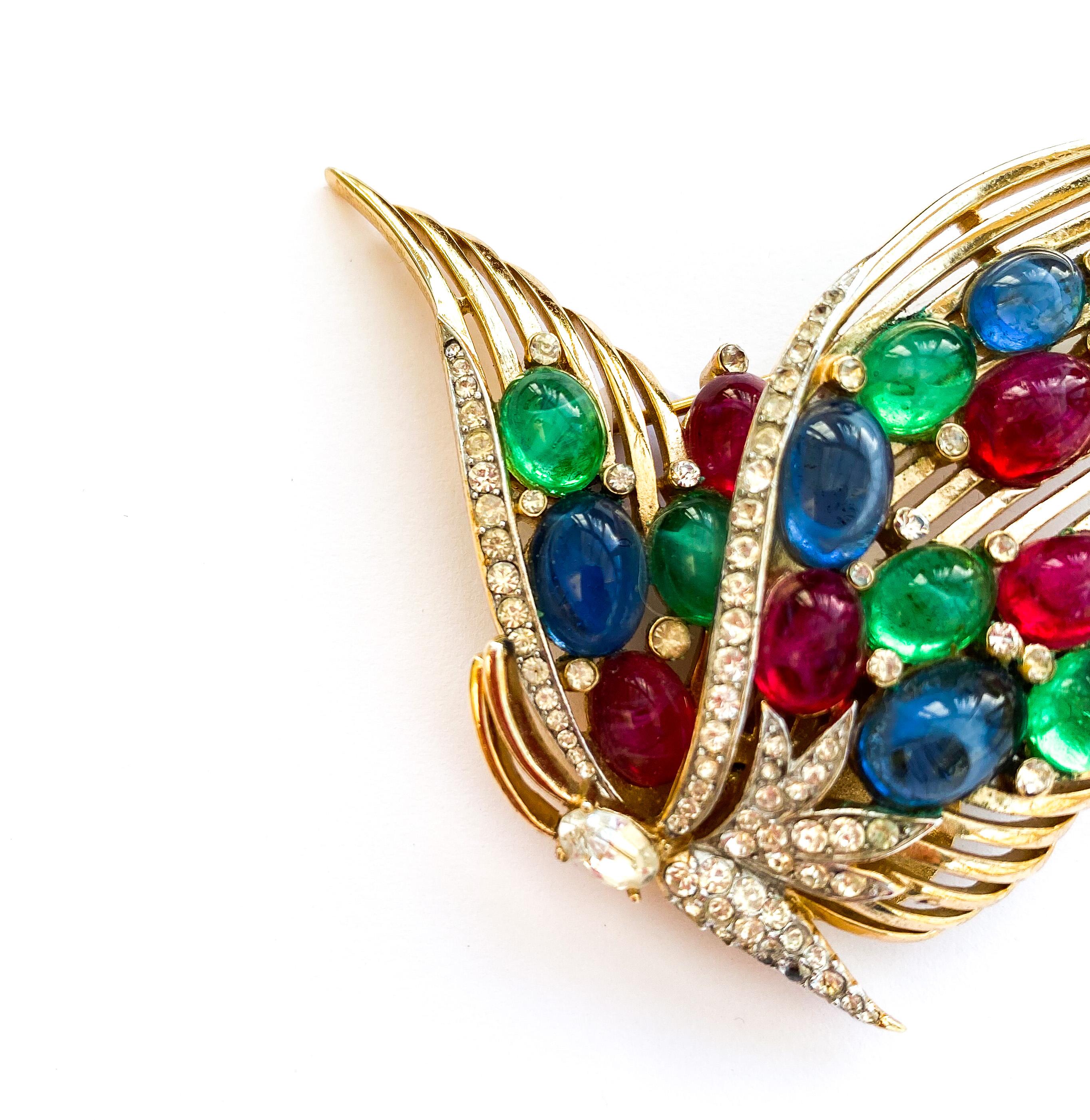A gilt metal and glass cabuchon Moghul style 'butterfly' brooch, Trifari, 1950s. In Excellent Condition For Sale In Greyabbey, County Down