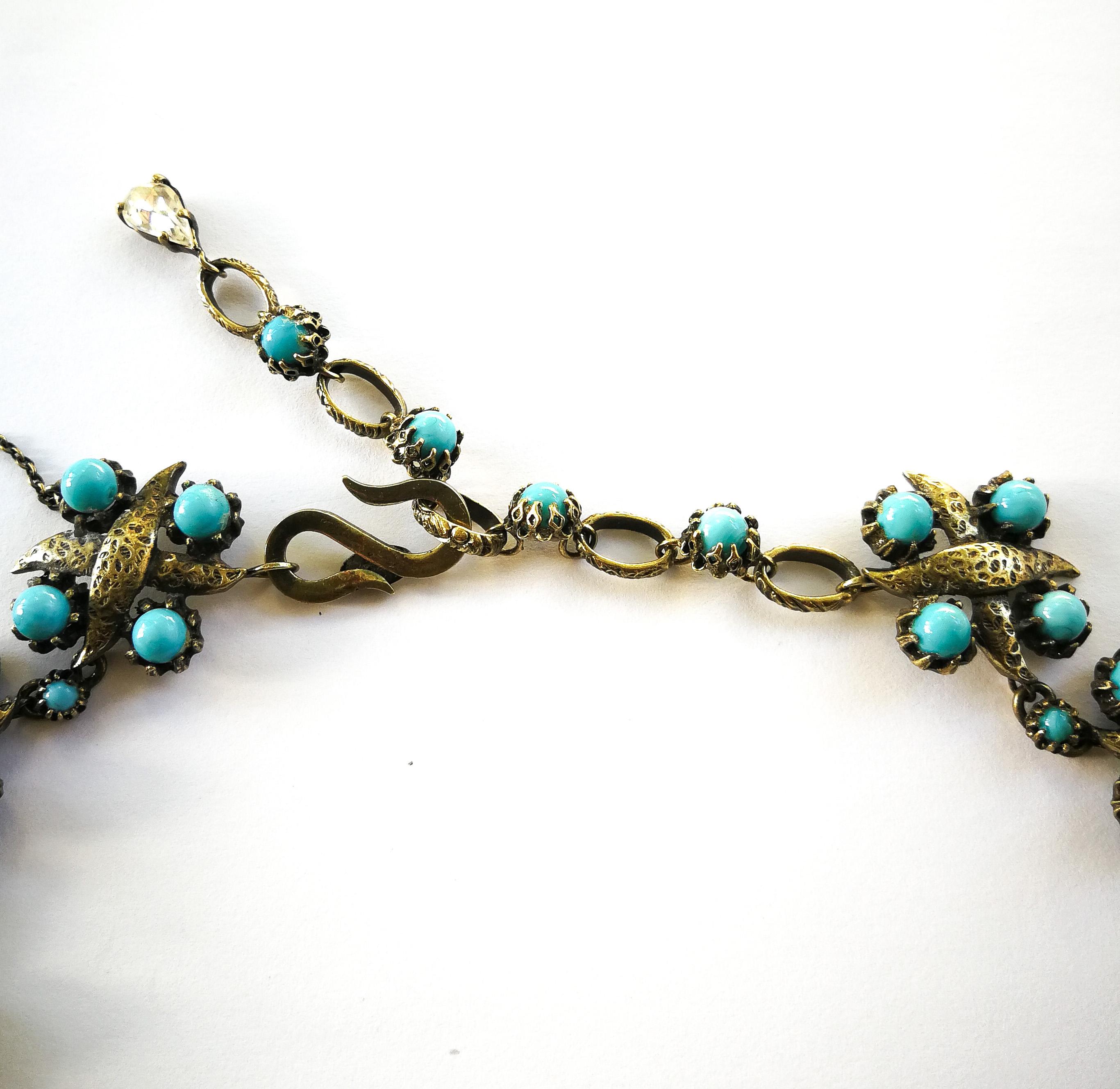 A gilt metal and turquoise glass bead sautoir necklace, Christian Dior, 1950s. For Sale 5