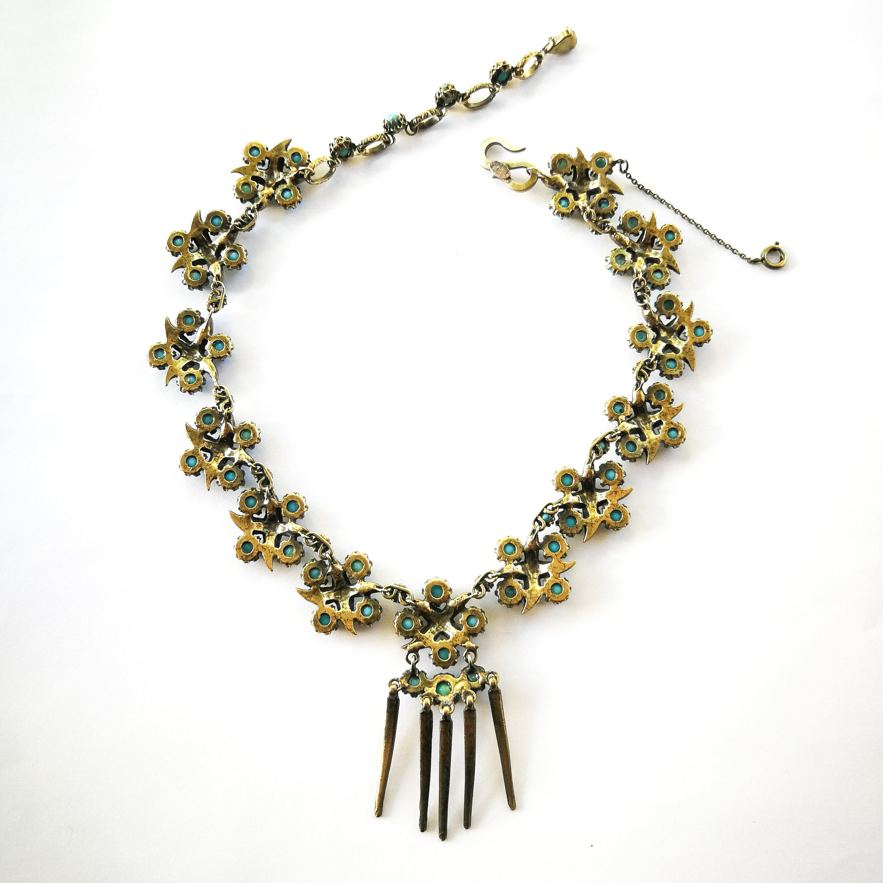 A gilt metal and turquoise glass bead sautoir necklace, Christian Dior, 1950s. For Sale 1