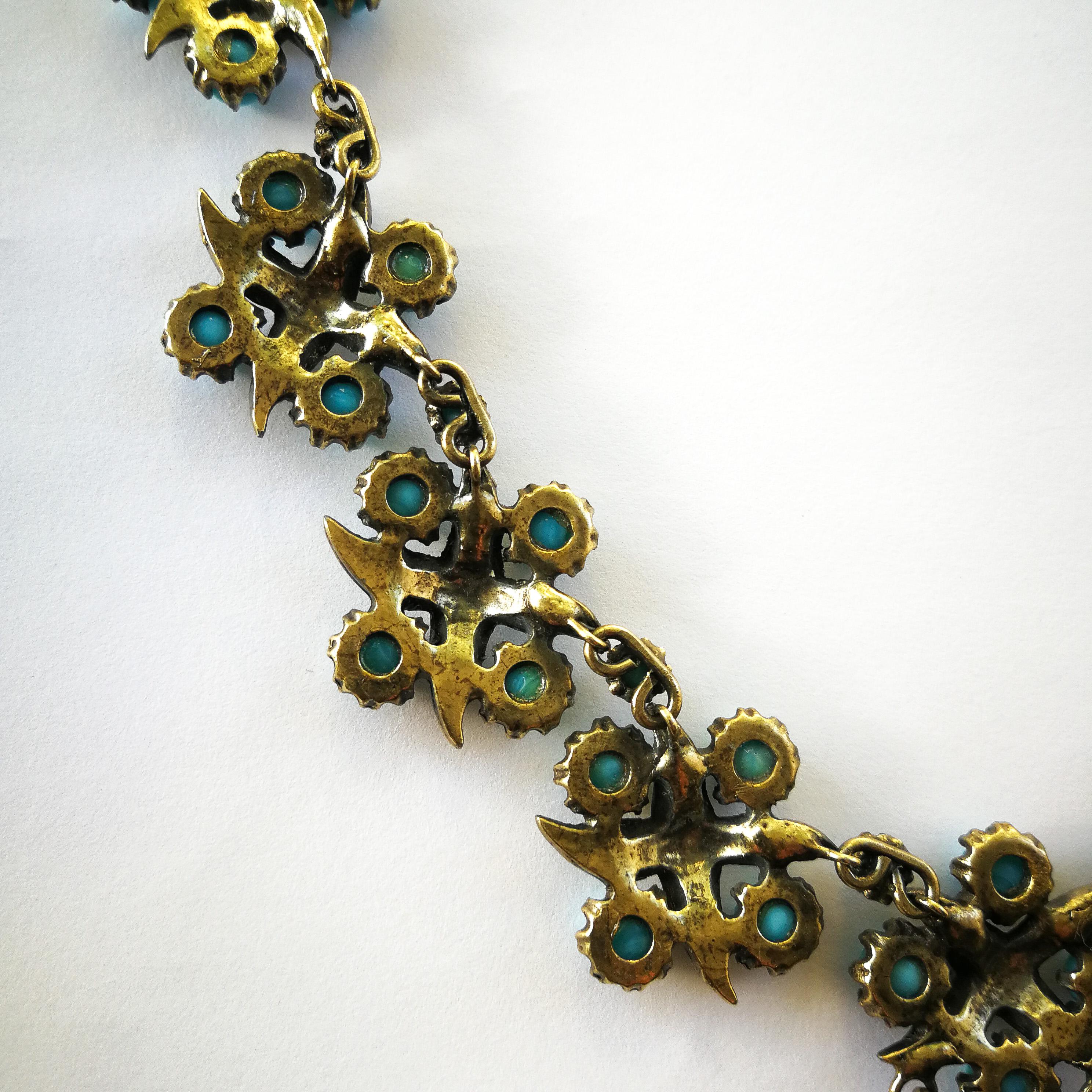 A gilt metal and turquoise glass bead sautoir necklace, Christian Dior, 1950s. For Sale 3