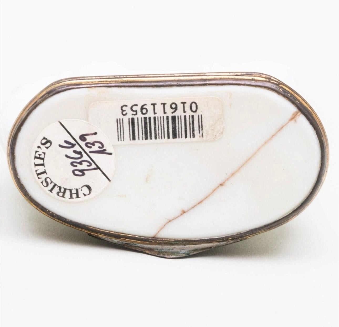 A GILT-METAL MOUNTED SNUFF BOX Circa 1750, probably Mennecy In Fair Condition For Sale In Spencertown, NY