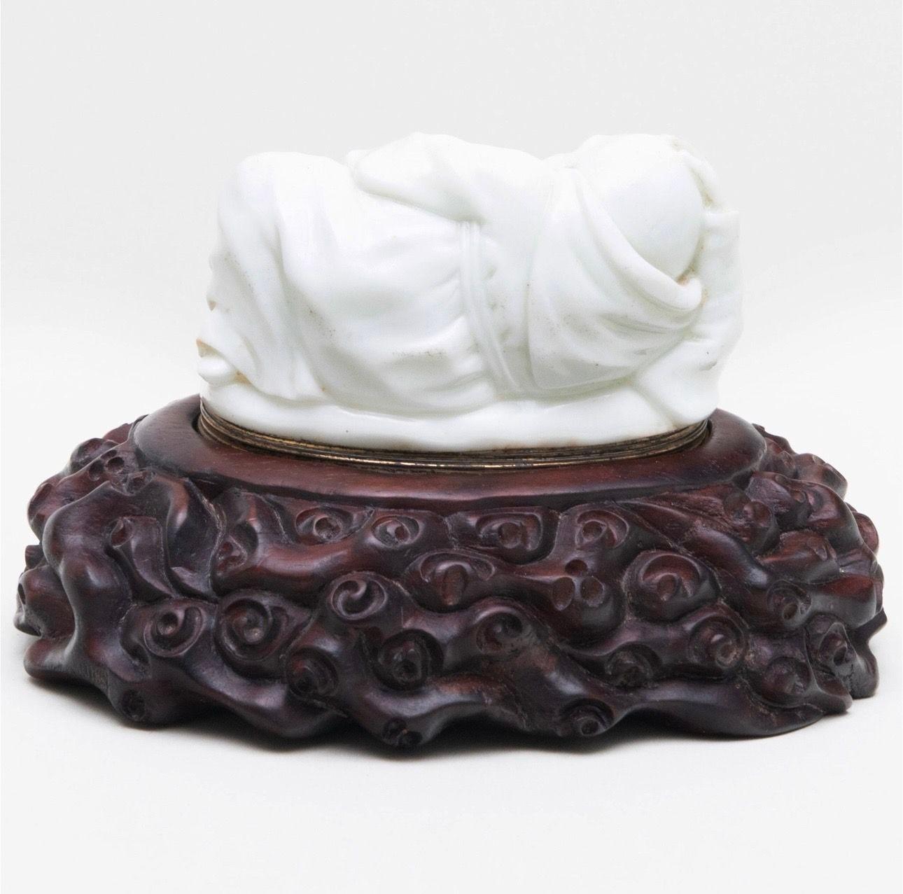 A GILT-METAL MOUNTED SNUFF BOX Circa 1750, probably Mennecy For Sale 1
