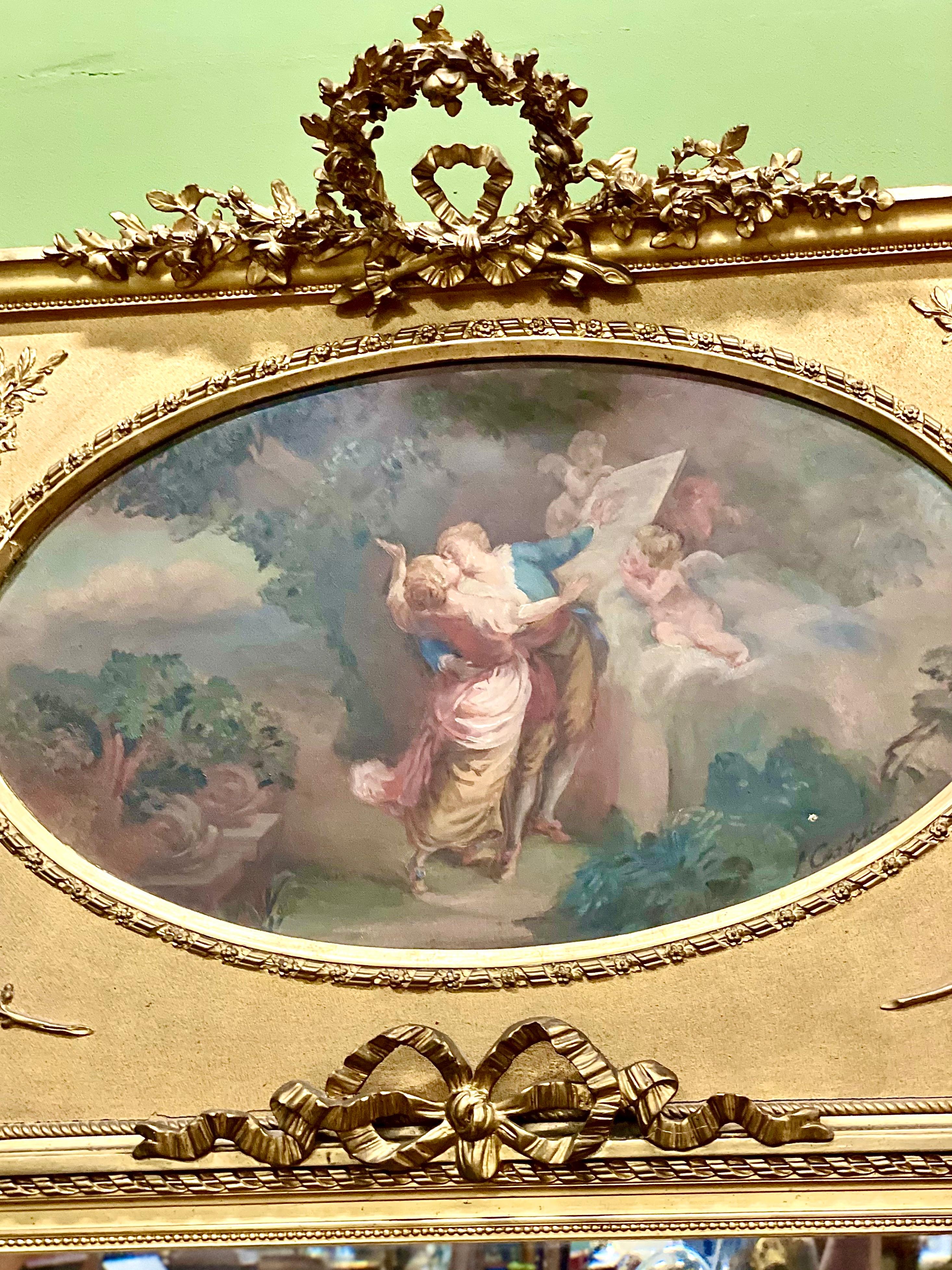 Miroir trumeau français du XIXe siècle, en bois doré. Ce grand et imposant miroir de style Louis XVI et de l'époque Napoléon III devait à l'origine être encastré dans les boiseries ou dans l'espace mural entre deux fenêtres pour amplifier la lumière