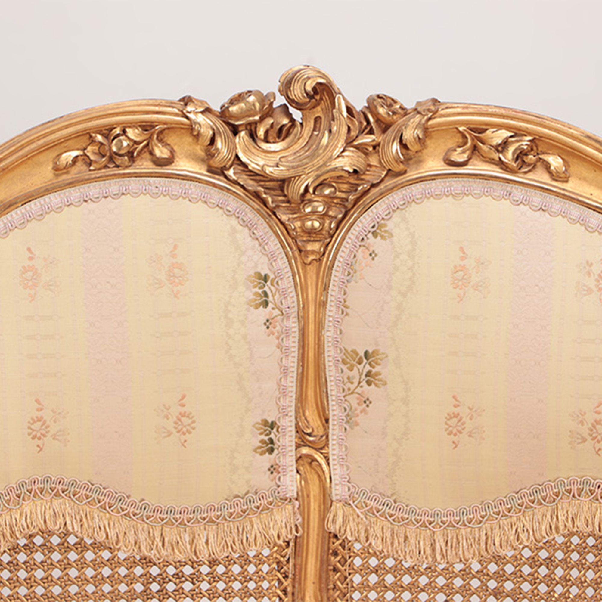 Giltwood and Carved French Louis XV Style Settee, circa 1900 In Good Condition For Sale In Philadelphia, PA