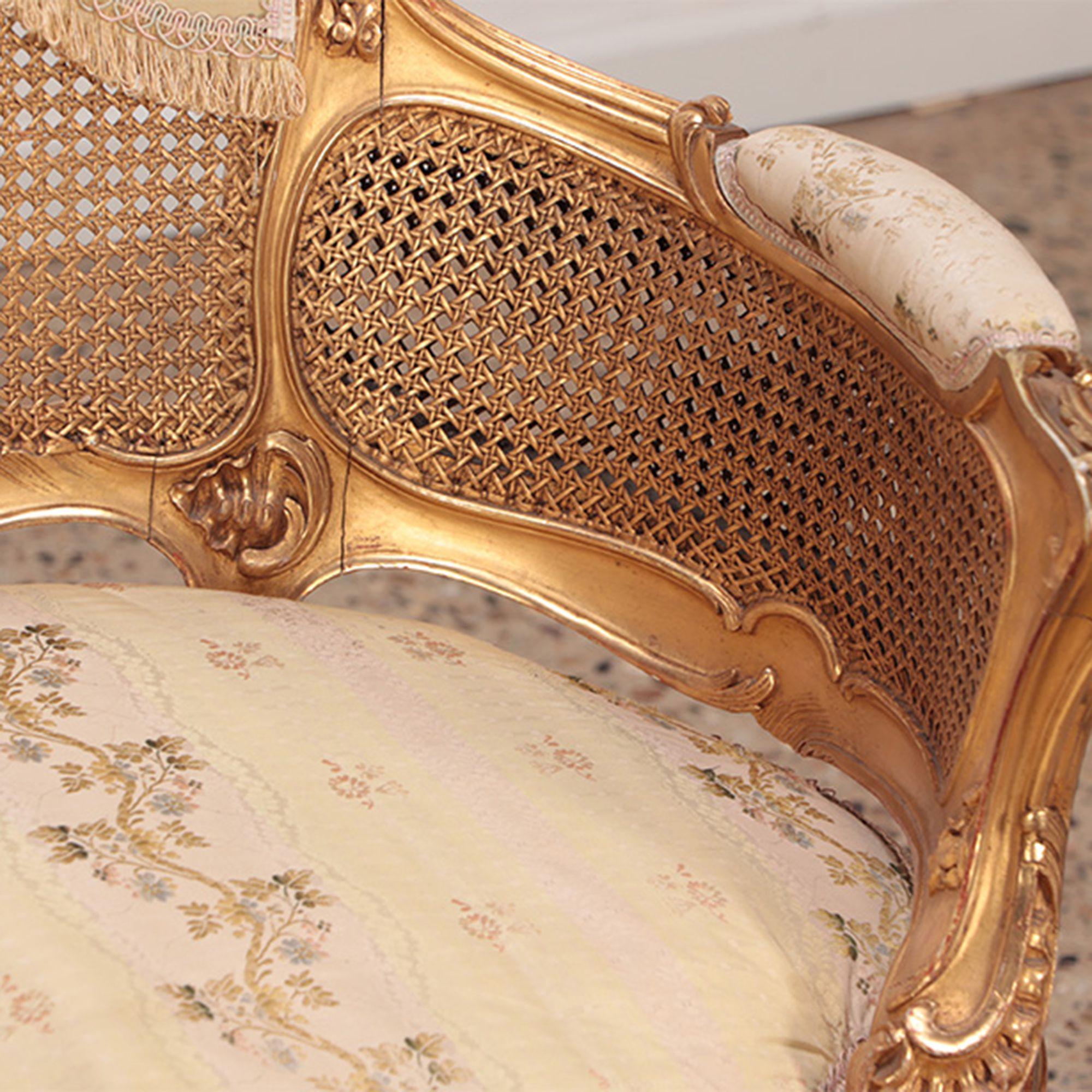 Canapé en bois doré et sculpté de style Louis XV, vers 1900 Bon état - En vente à Philadelphia, PA