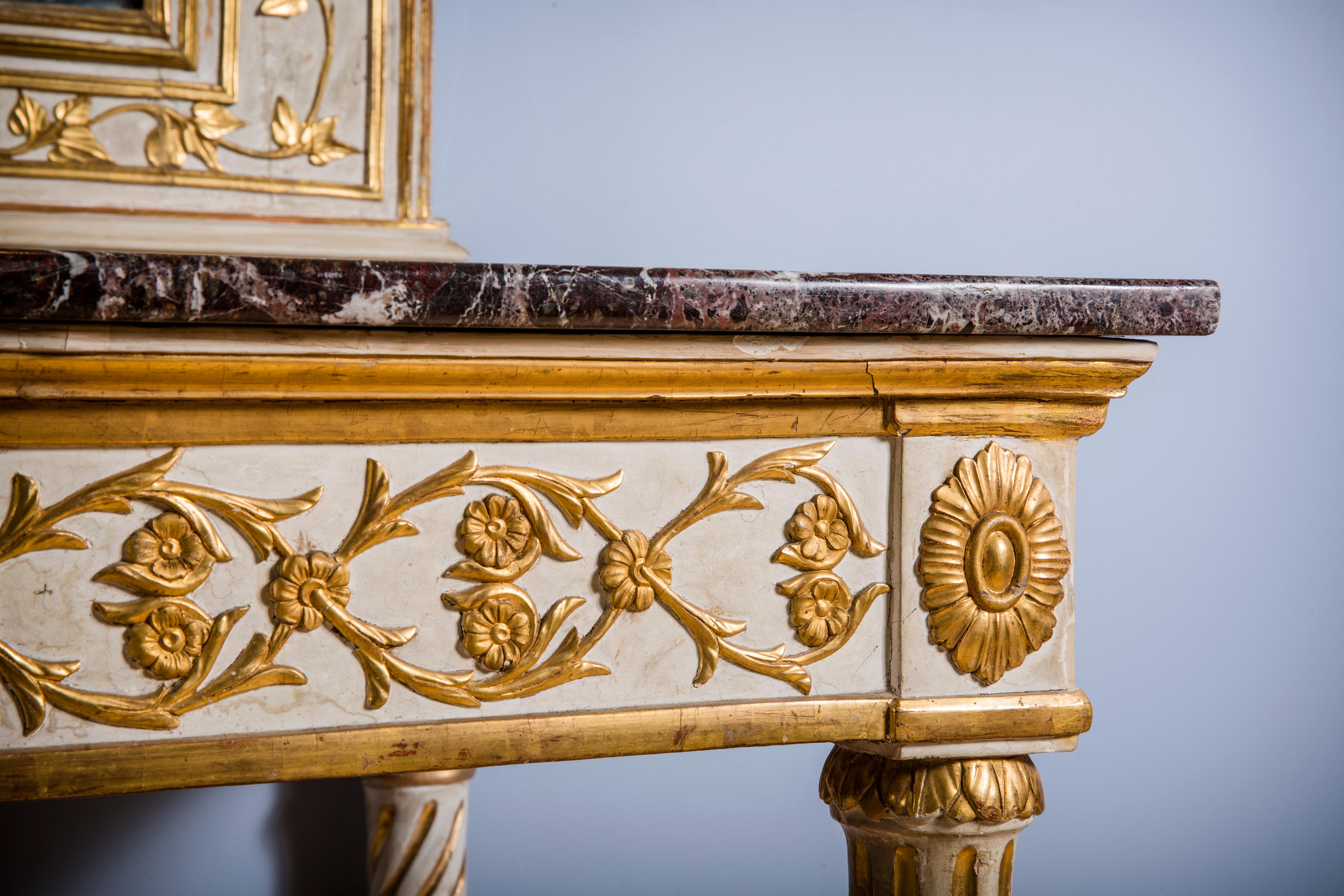 Konsolentisch aus vergoldetem Holz und Lack im Louis-XVI-Stil mit Spiegel (Geschnitzt) im Angebot