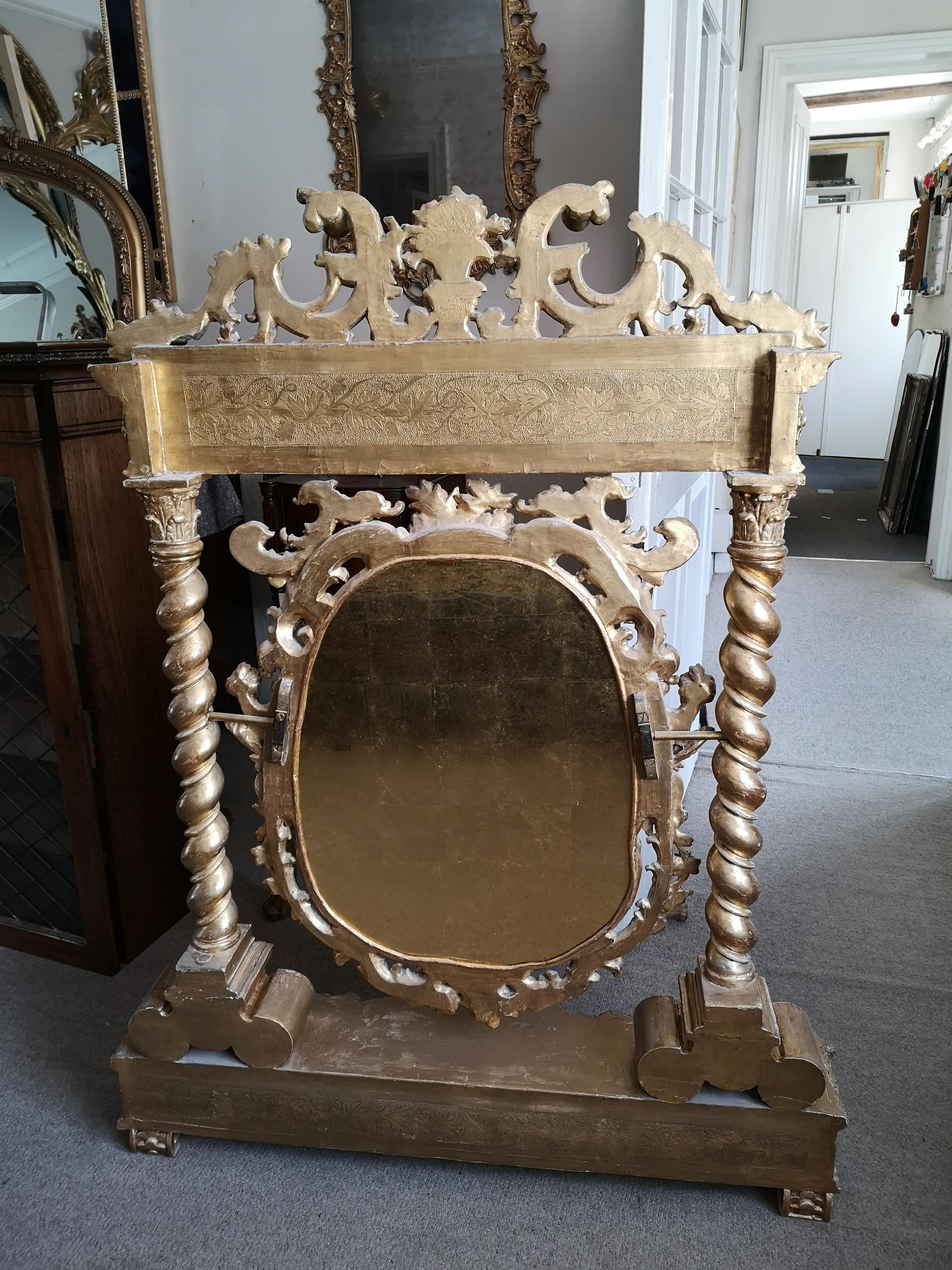 Carved Giltwood Reliquary Stand with Later Mirror For Sale