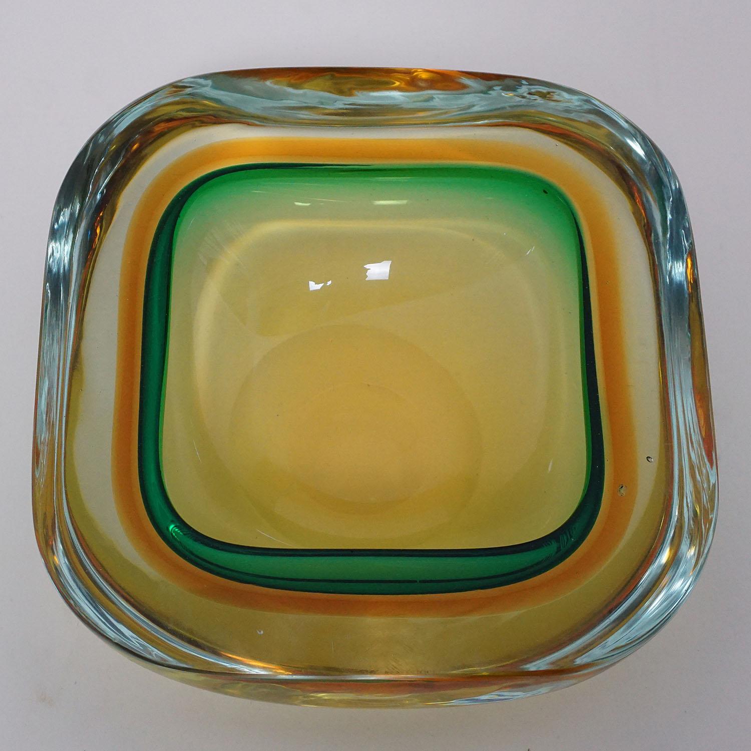 Mid-Century Modern Gino Cenedese Attributed Sommerso Glass Bowl, circa 1960