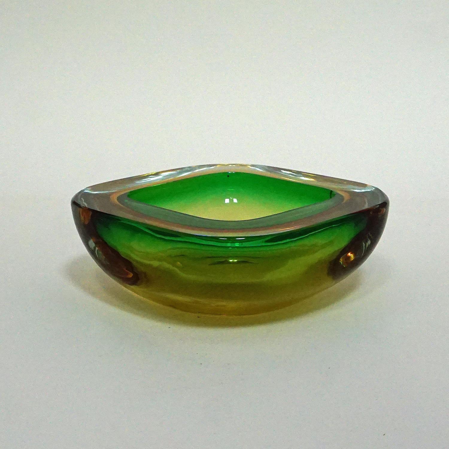 Italian Gino Cenedese Attributed Sommerso Glass Bowl, circa 1960