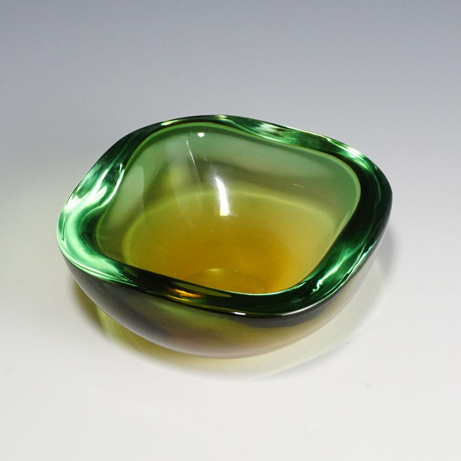 Italian Gino Cenedese Attributed to Sommerso Glass Bowl, circa 1960 For Sale