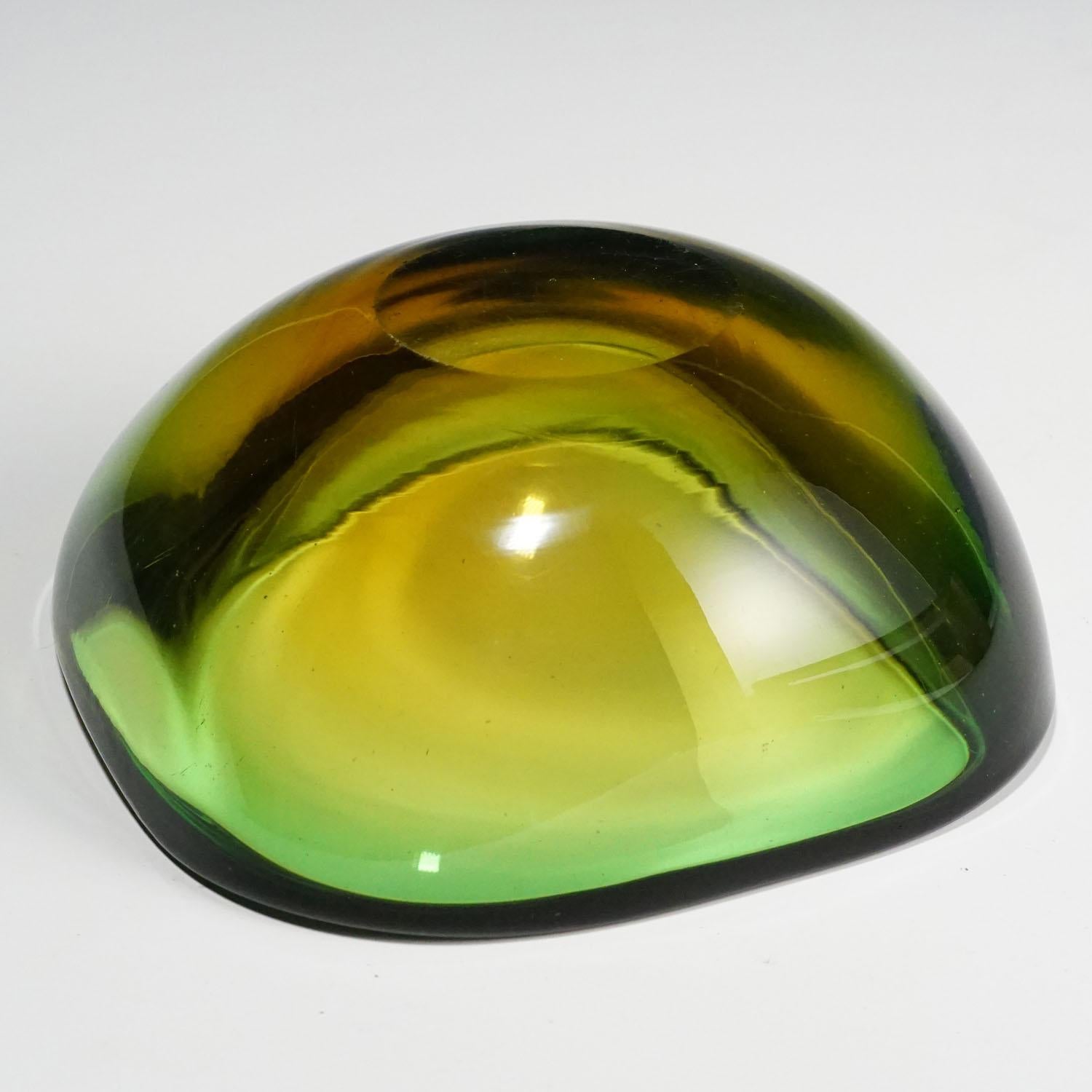 20th Century Gino Cenedese Attributed to Sommerso Glass Bowl, circa 1960 For Sale